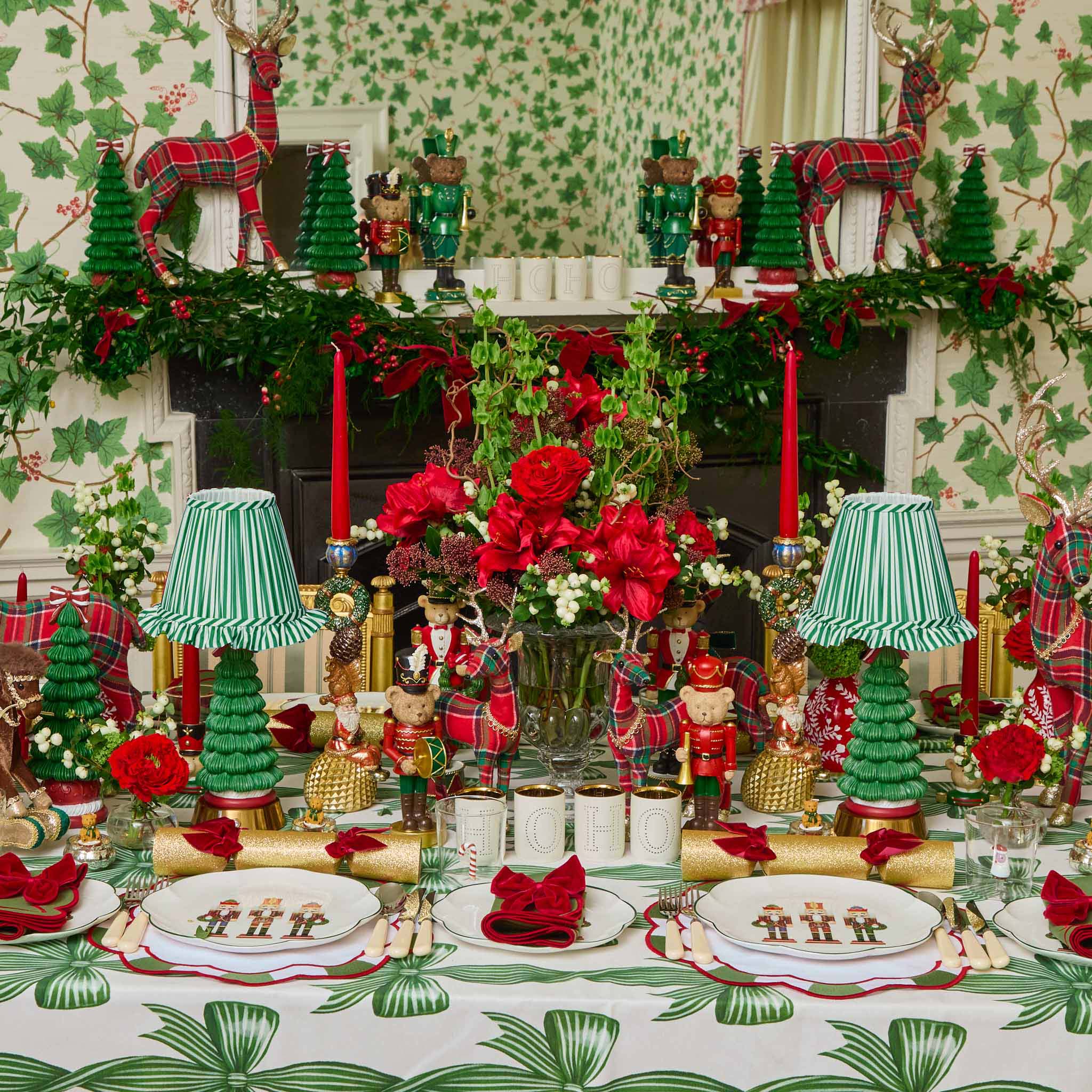 Decorative Christmas table setting with green and red theme