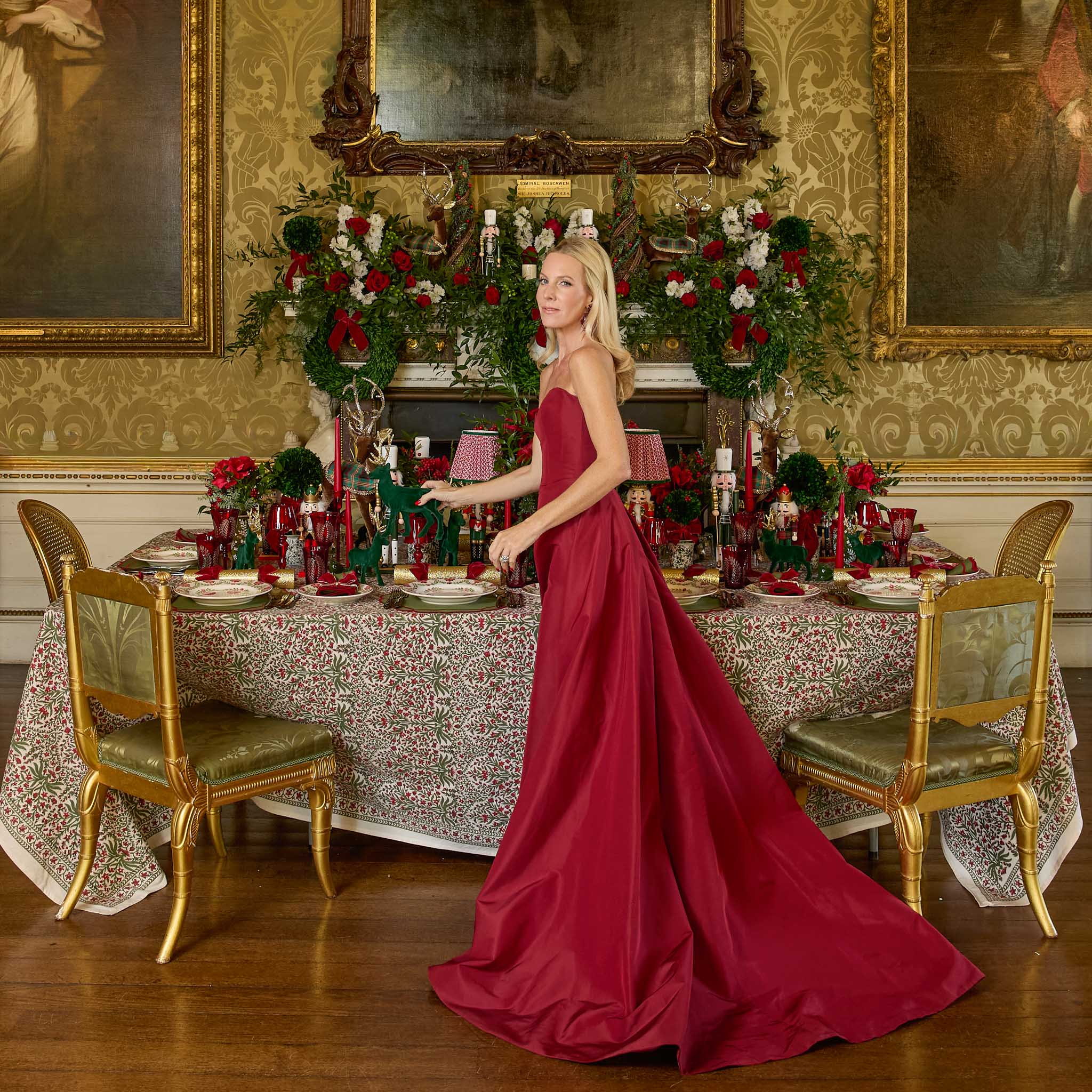 Gold Crackers With Red Velvet Bows (Set of 6)