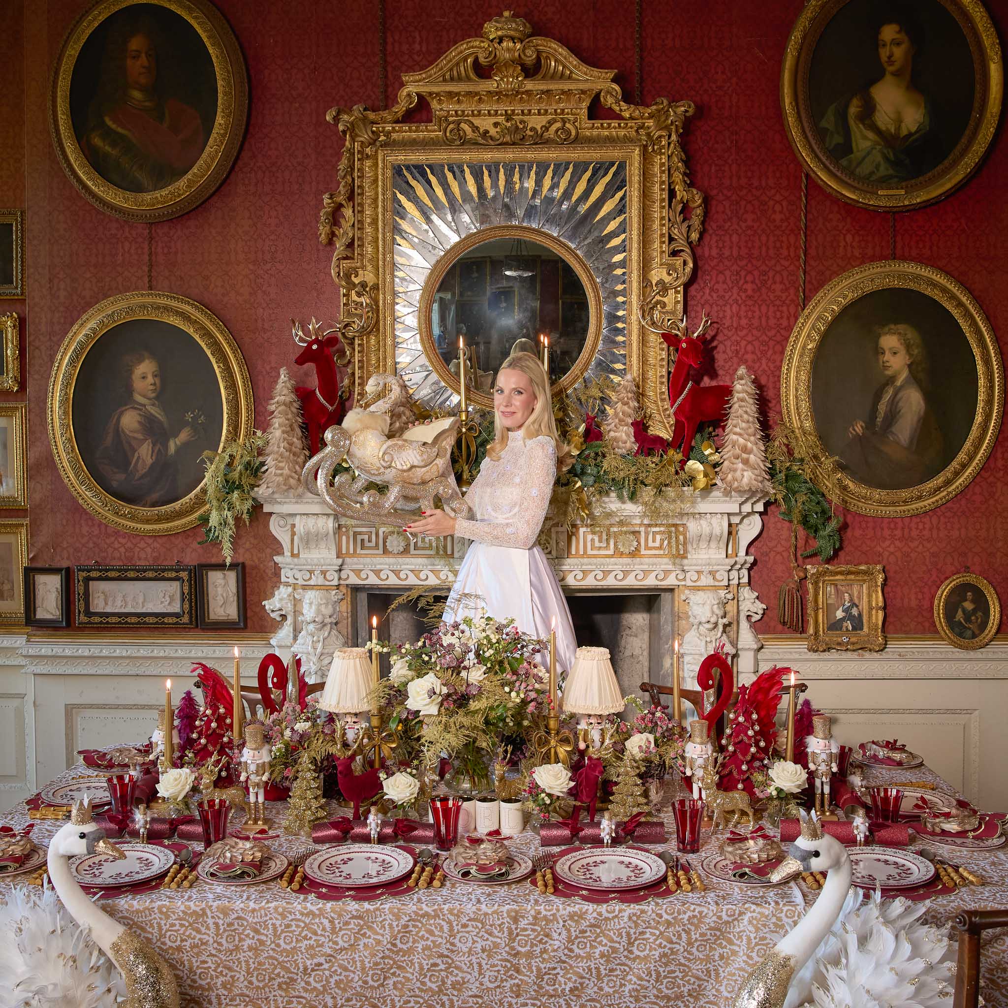 Cream Glitter Swan Sleigh