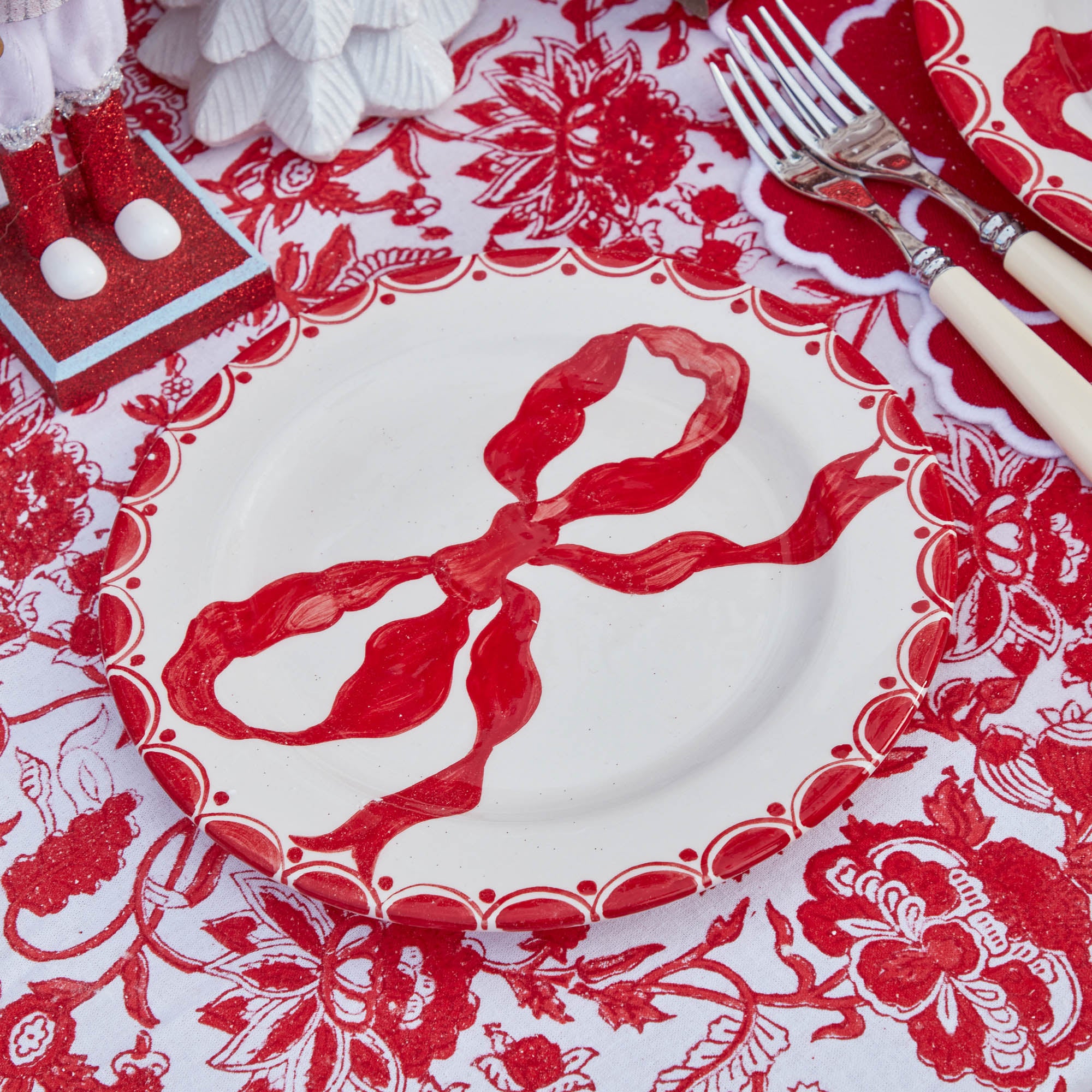 Marilyn Red Bow Dinner Plate