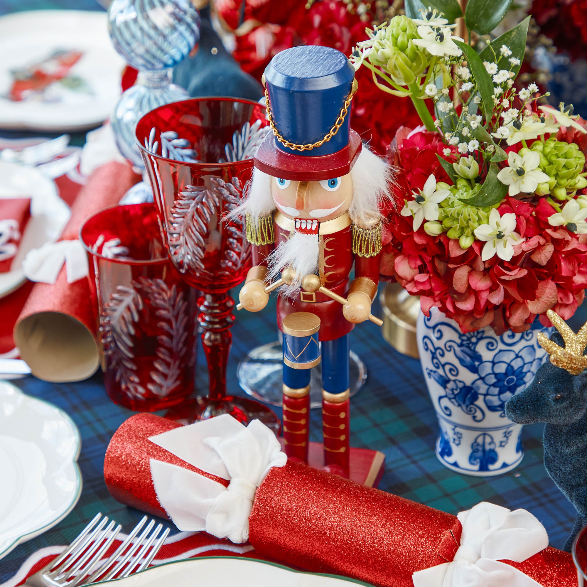 Brigitte Red Garland Engraved Glassware (Set of 8)