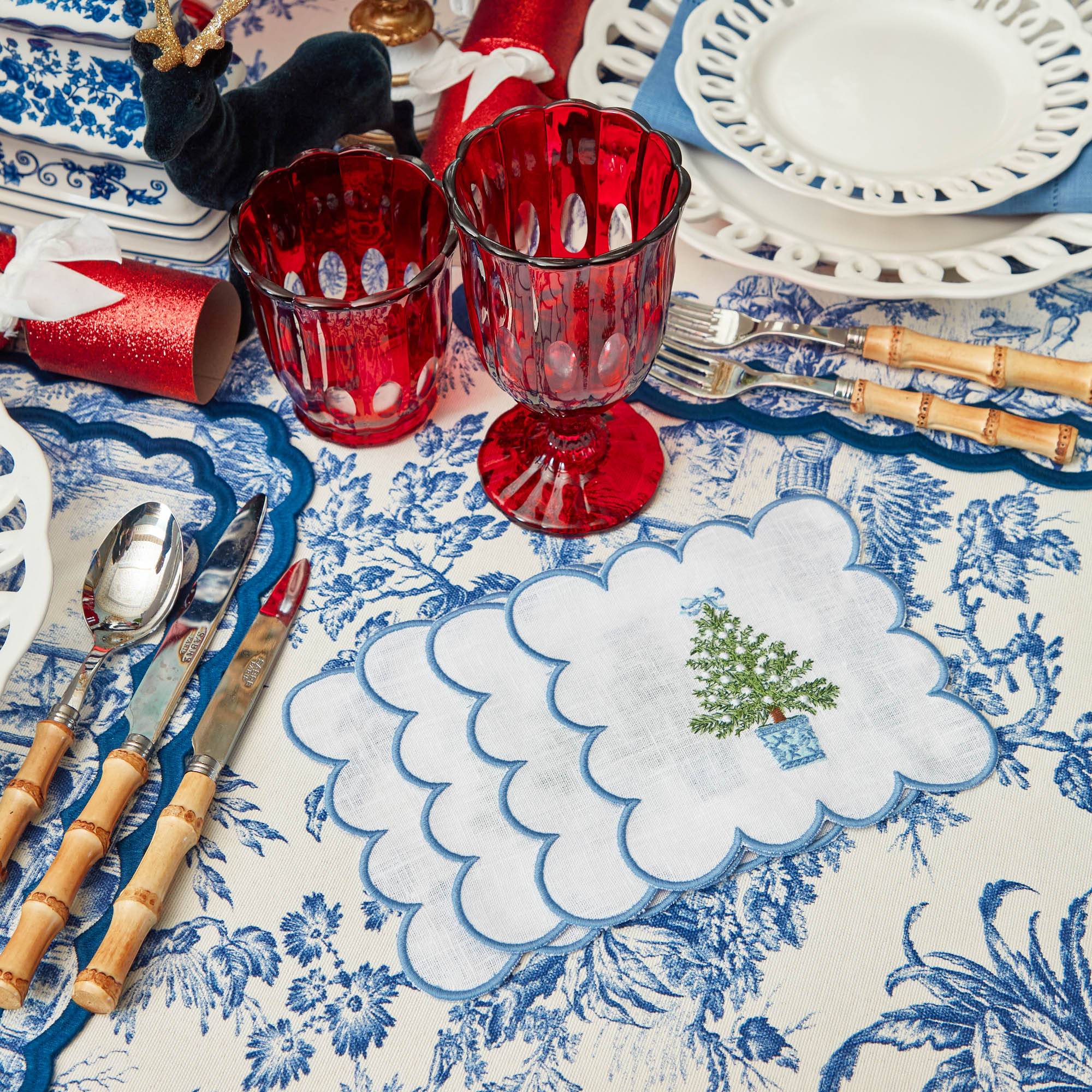 Scalloped Christmas Tree Cocktail Napkins (Set of 4)