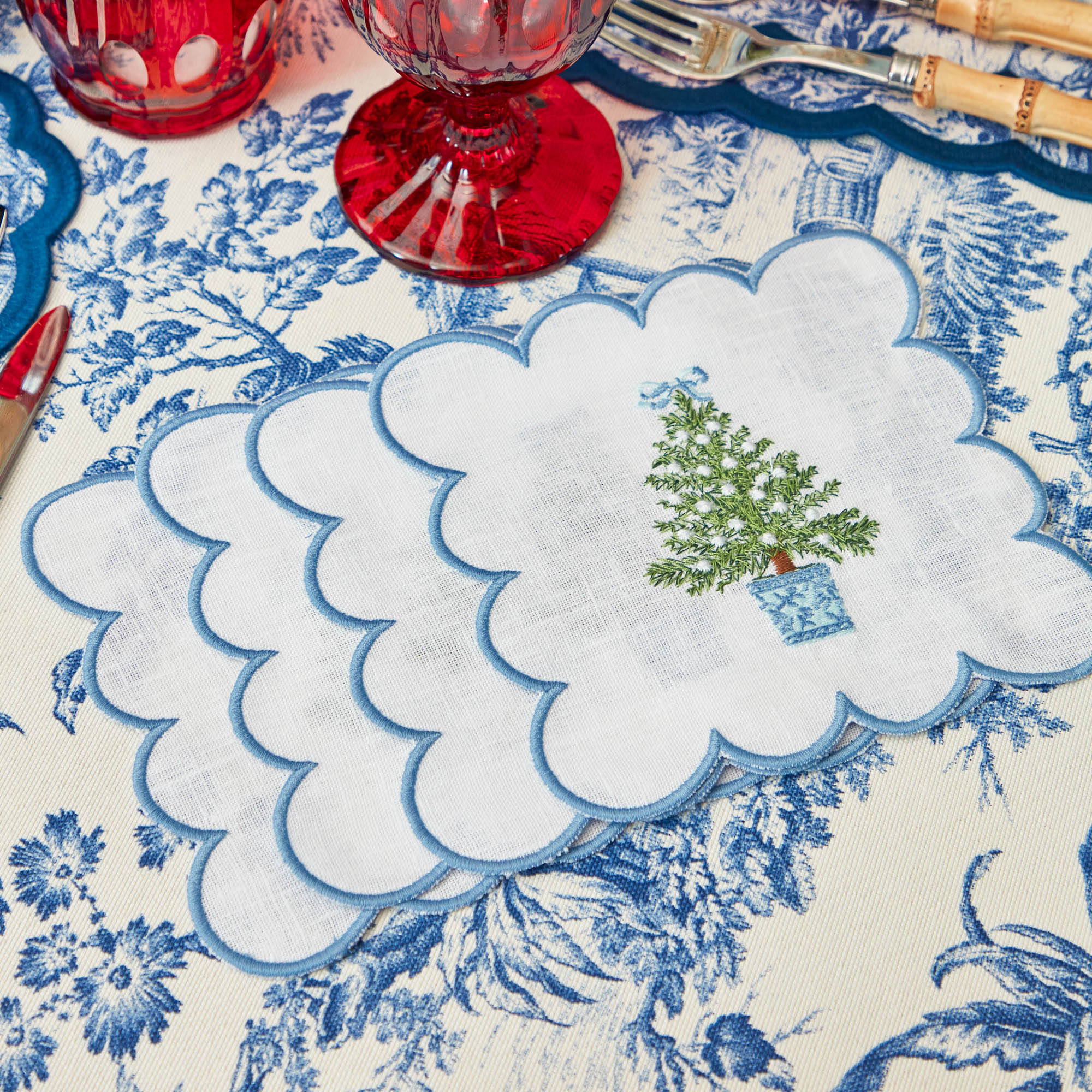 Scalloped Christmas Tree Cocktail Napkins (Set of 4)