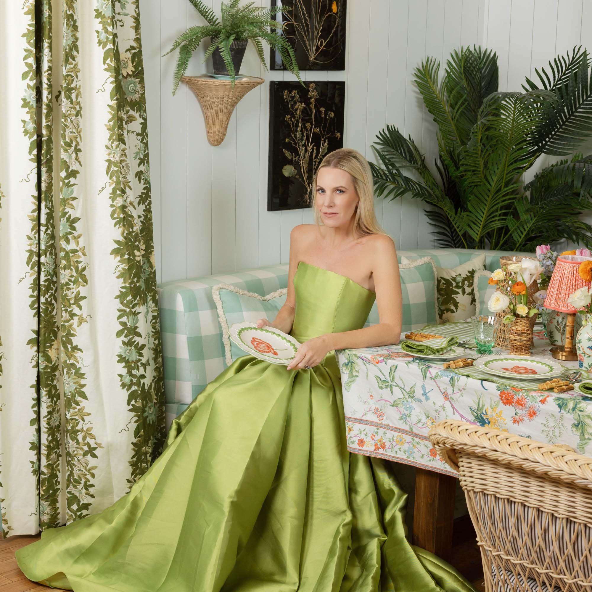 Green Laurel Tulip Dinner & Starter Plates (Set of 8)