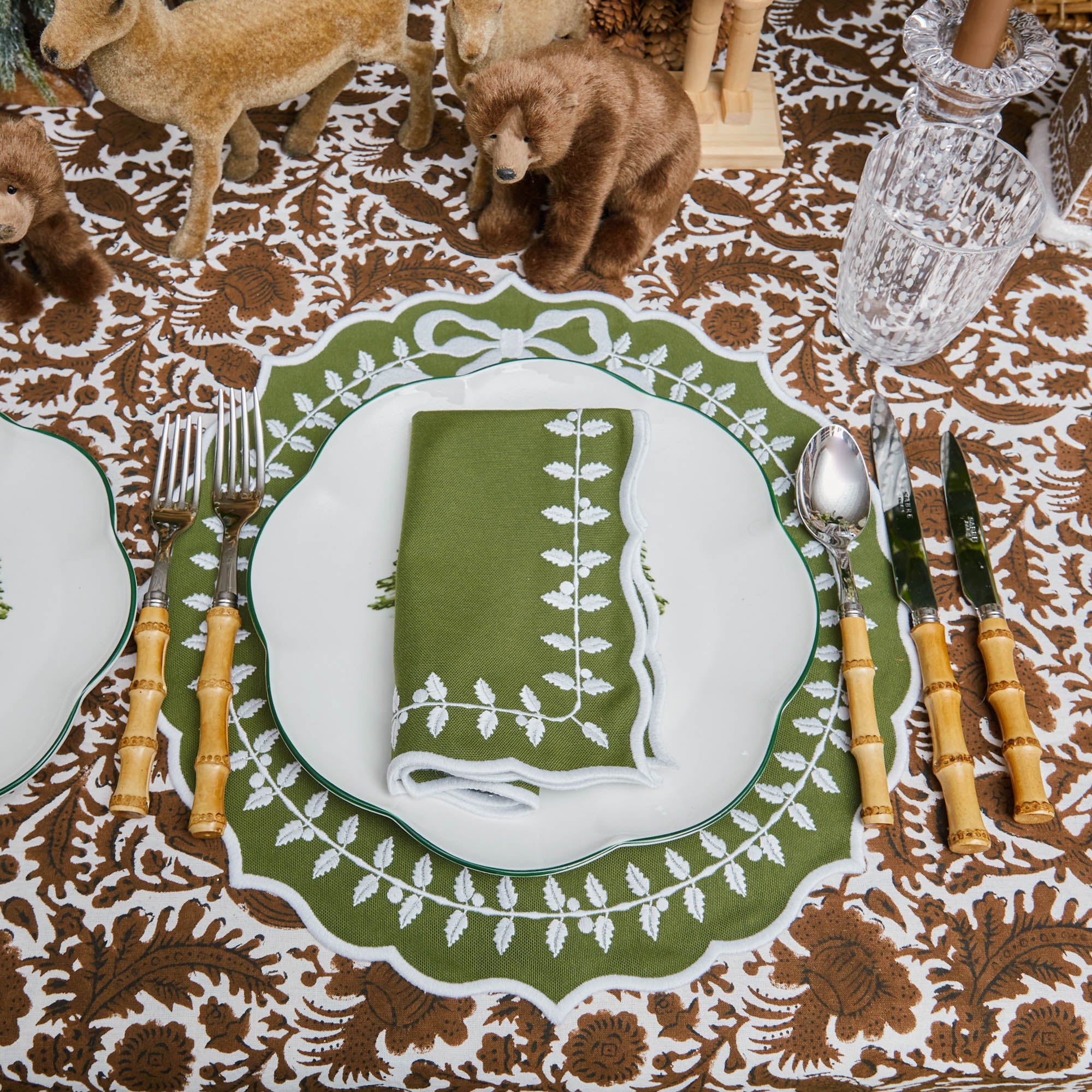 Green Bow Laurel Placemats & Napkins (Set of 4)