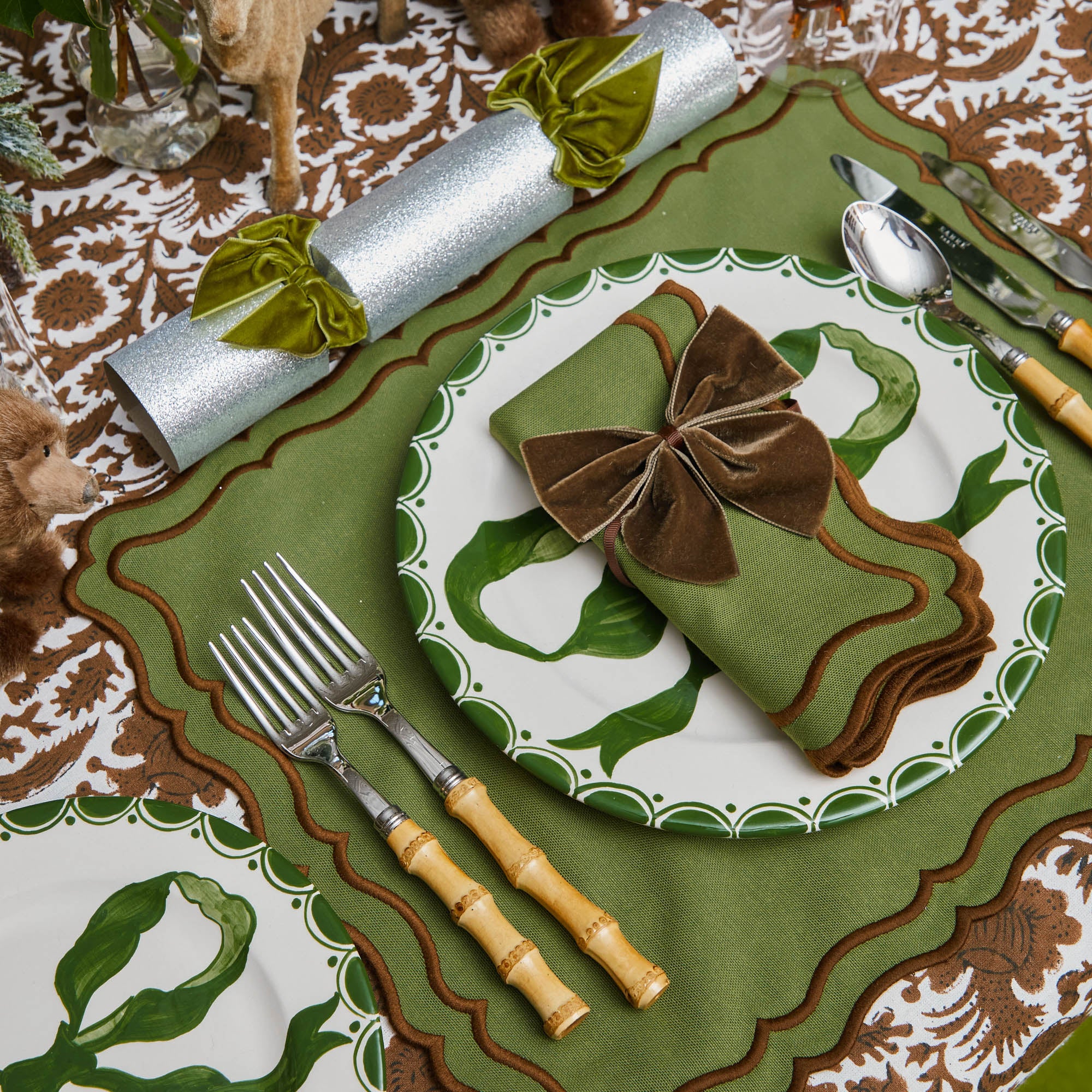 Silver Glitter Crackers with Green Velvet Bow (Box of 6)