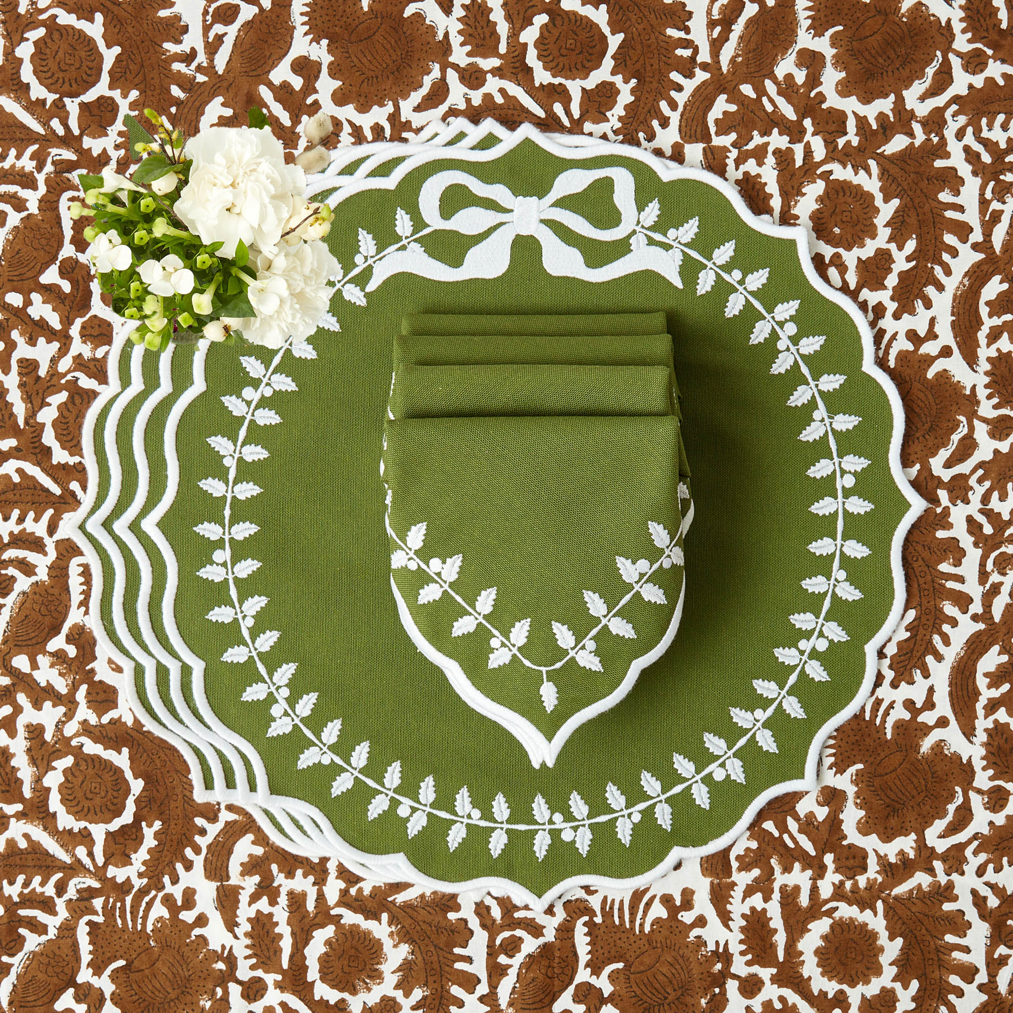 Green Bow Laurel Placemats & Napkins (Set of 4)