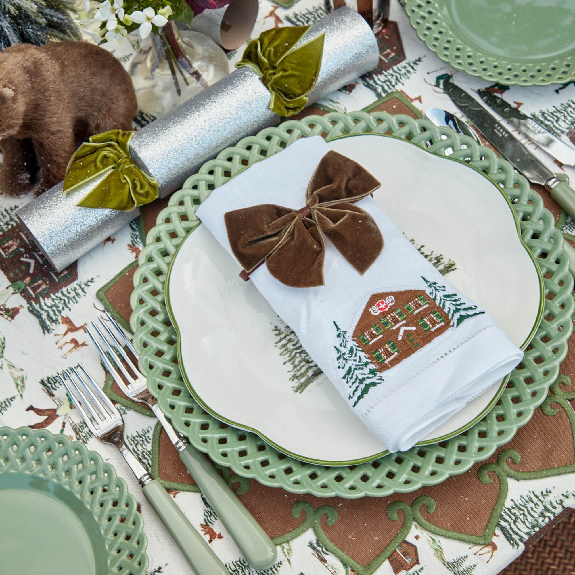 Silver Glitter Crackers with Green Velvet Bow (Box of 6)