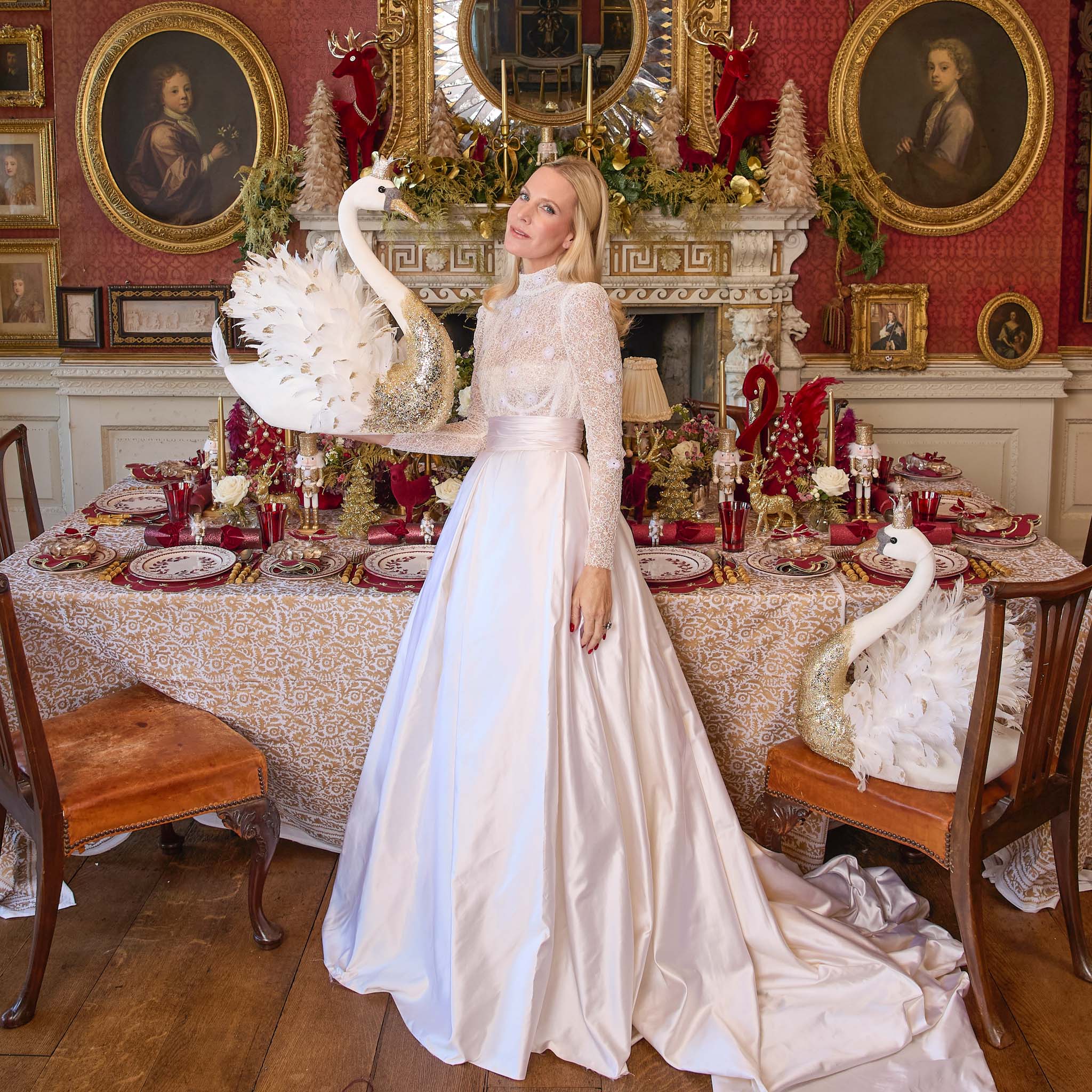 Large Giselle Glitter Swan