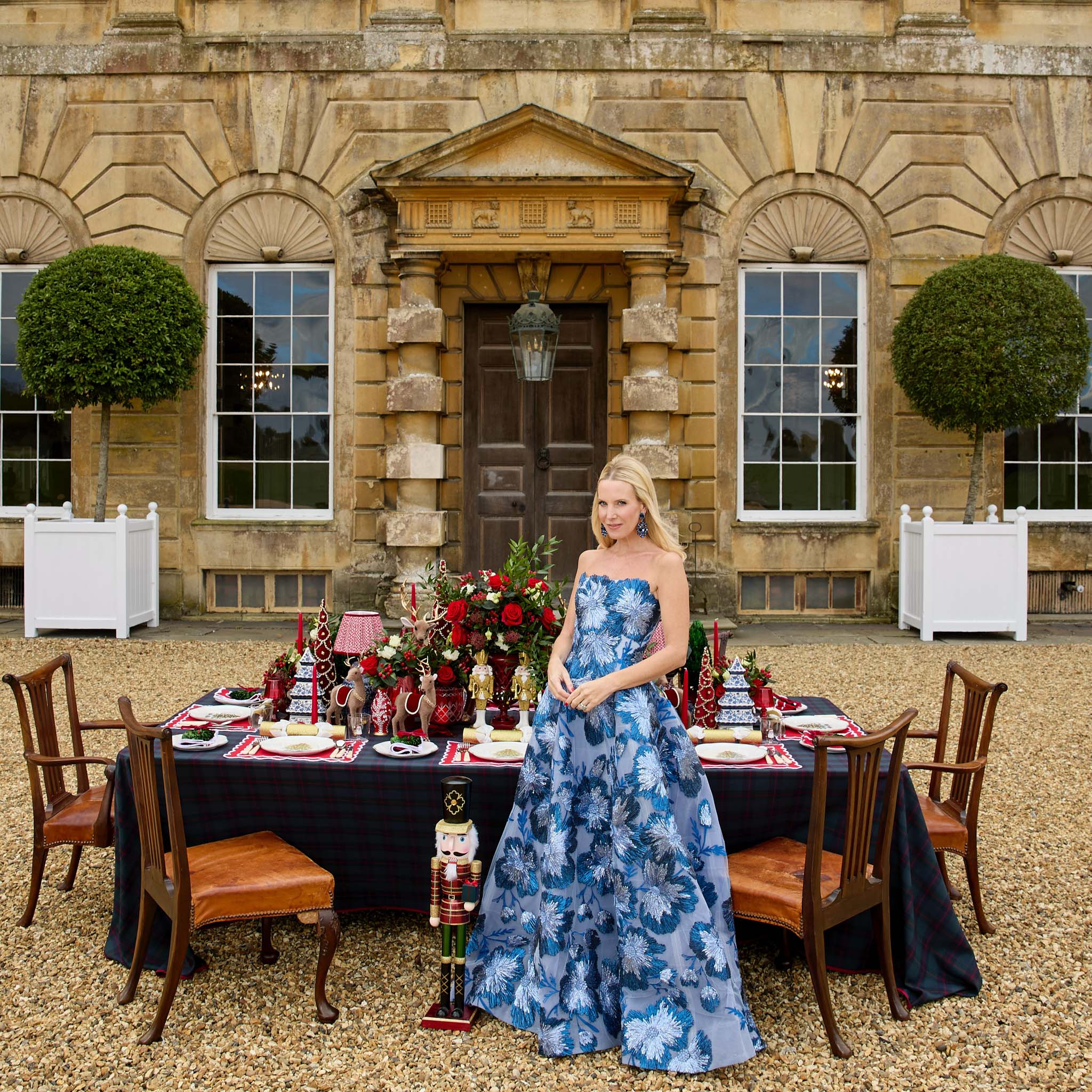 Gold Glitter Crackers with White Velvet Bows (Set of 6)
