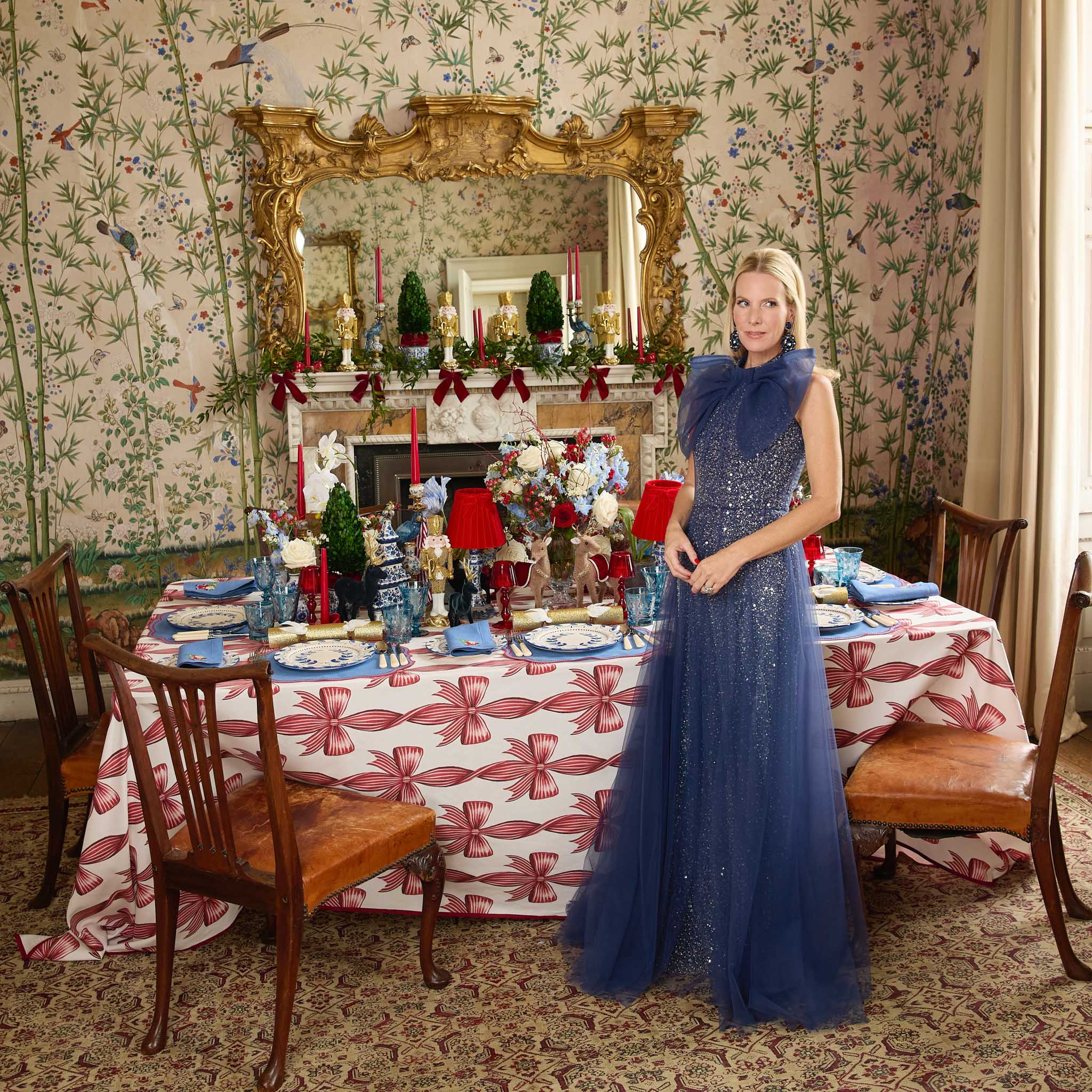 Elizabeth Blue Garland Dinner Plate