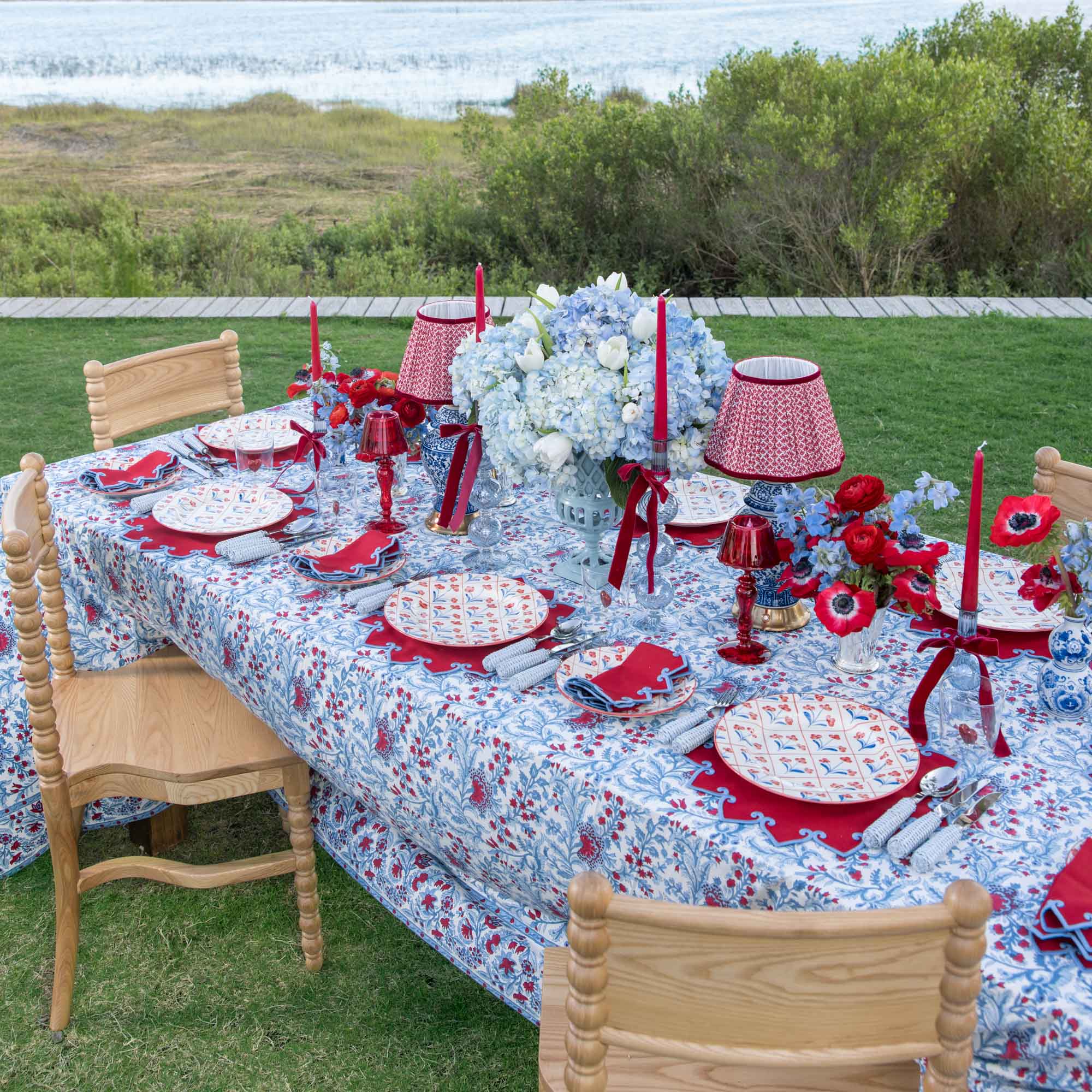 Blue & Red Floral Trellis Starter Plate