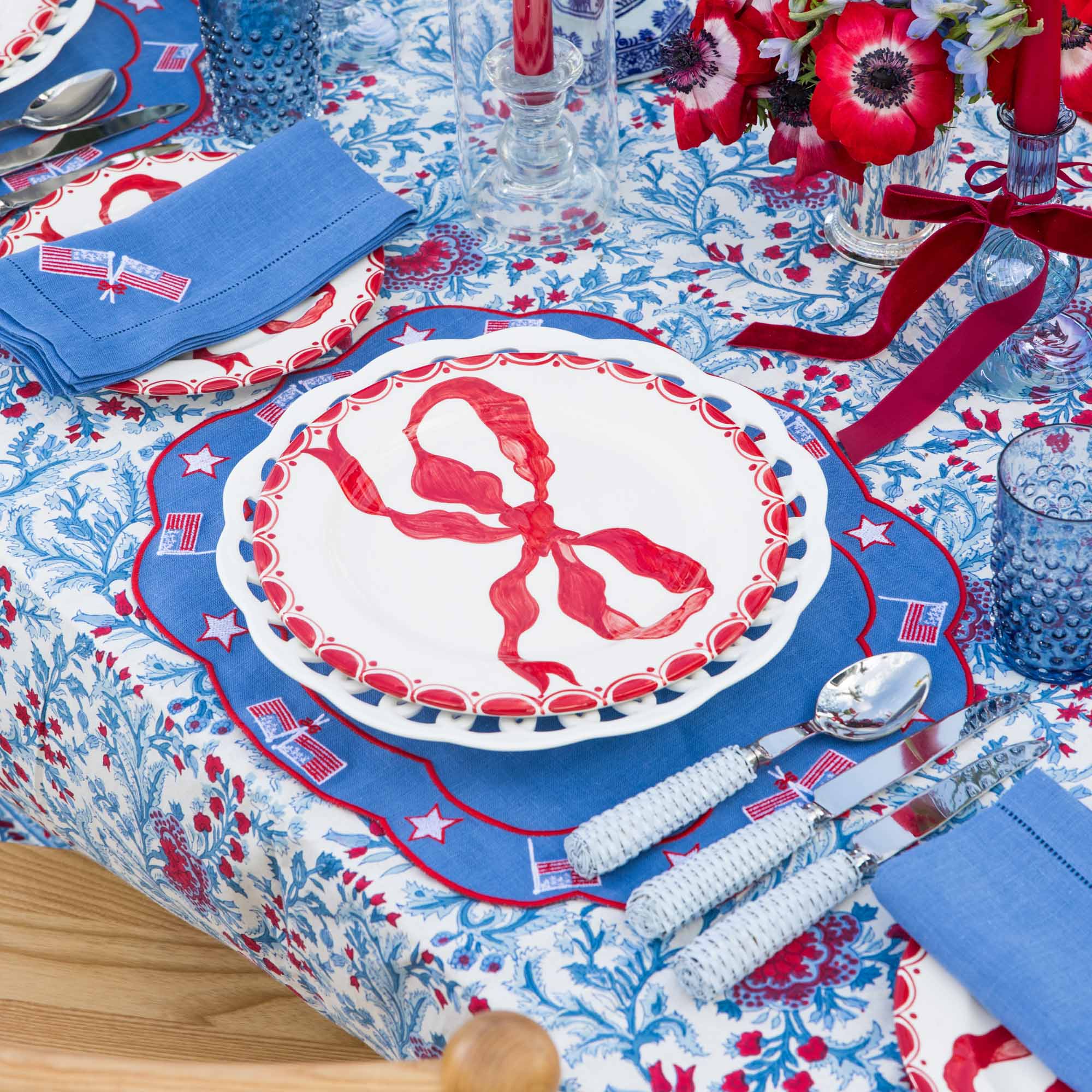 Marilyn Red Bow Dinner Plate