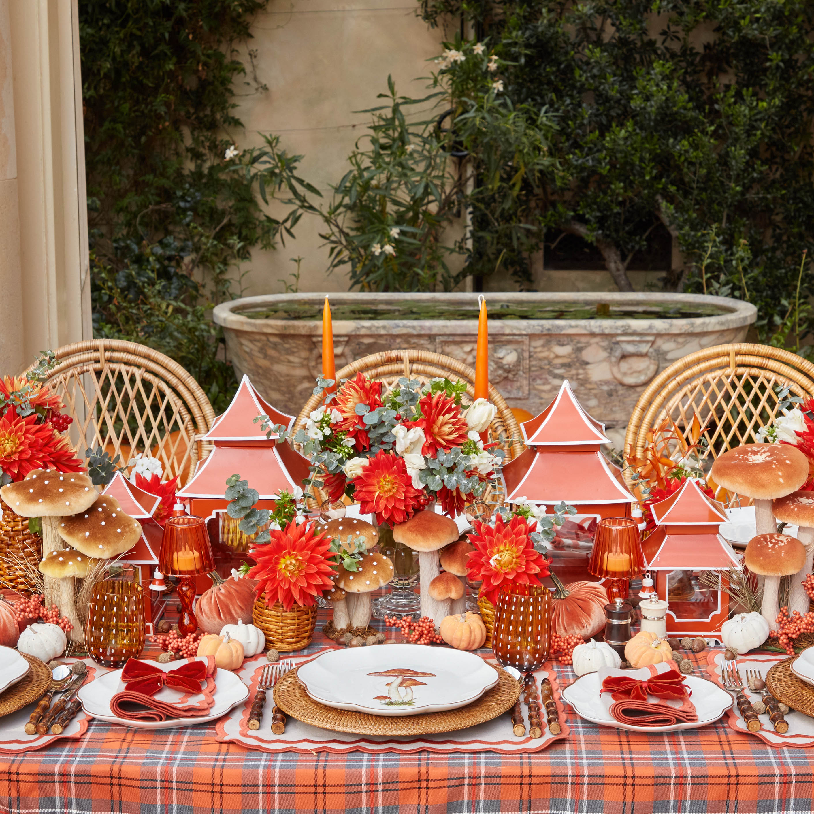 Set of 8 dinner and 8 starter plates showcasing delightful scalloped mushroom designs.