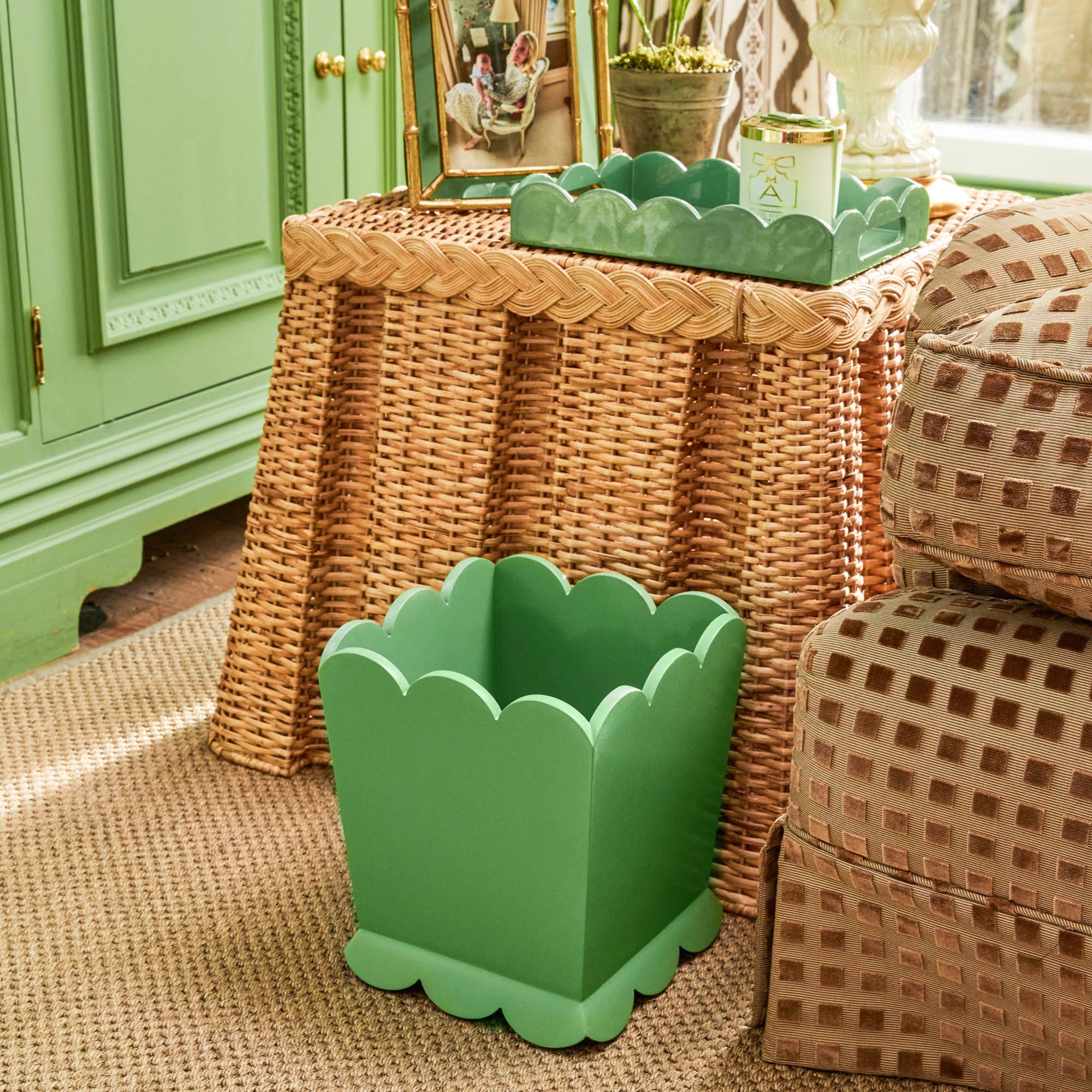 Green Scalloped Lacquer Waste Paper Bin