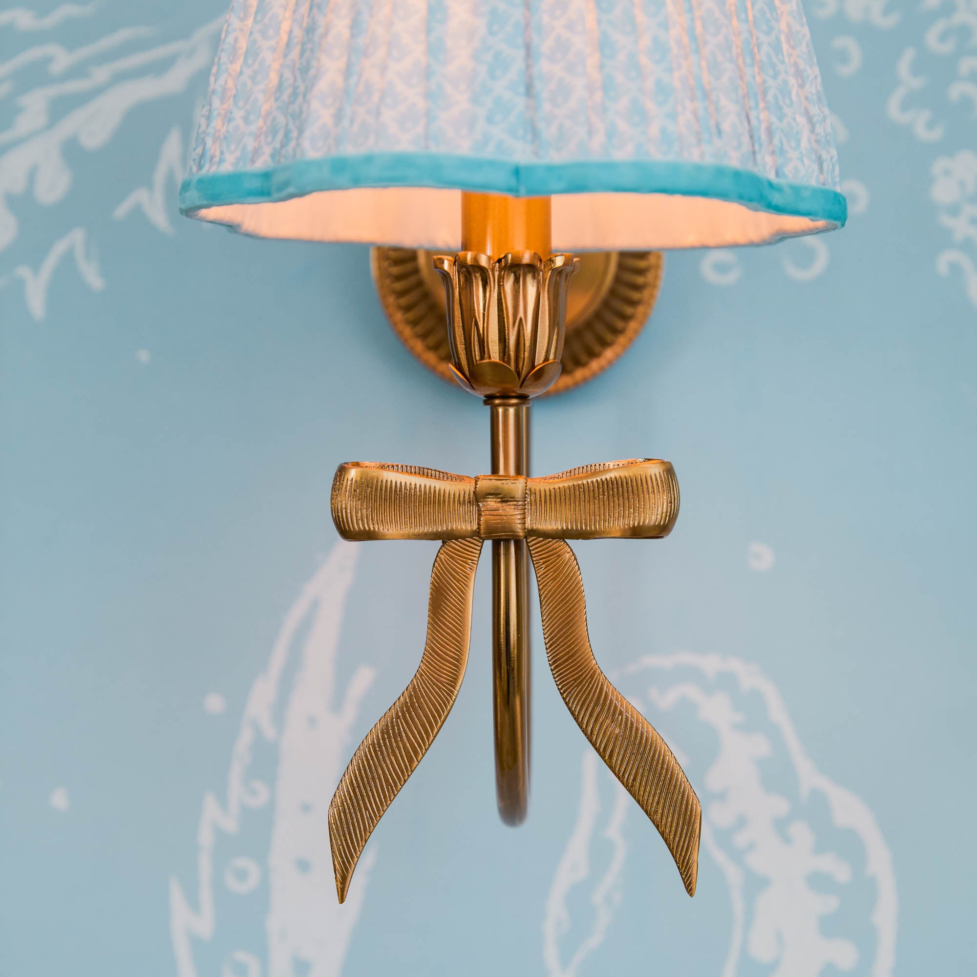 Marilyn Bow Rechargeable Wall Light