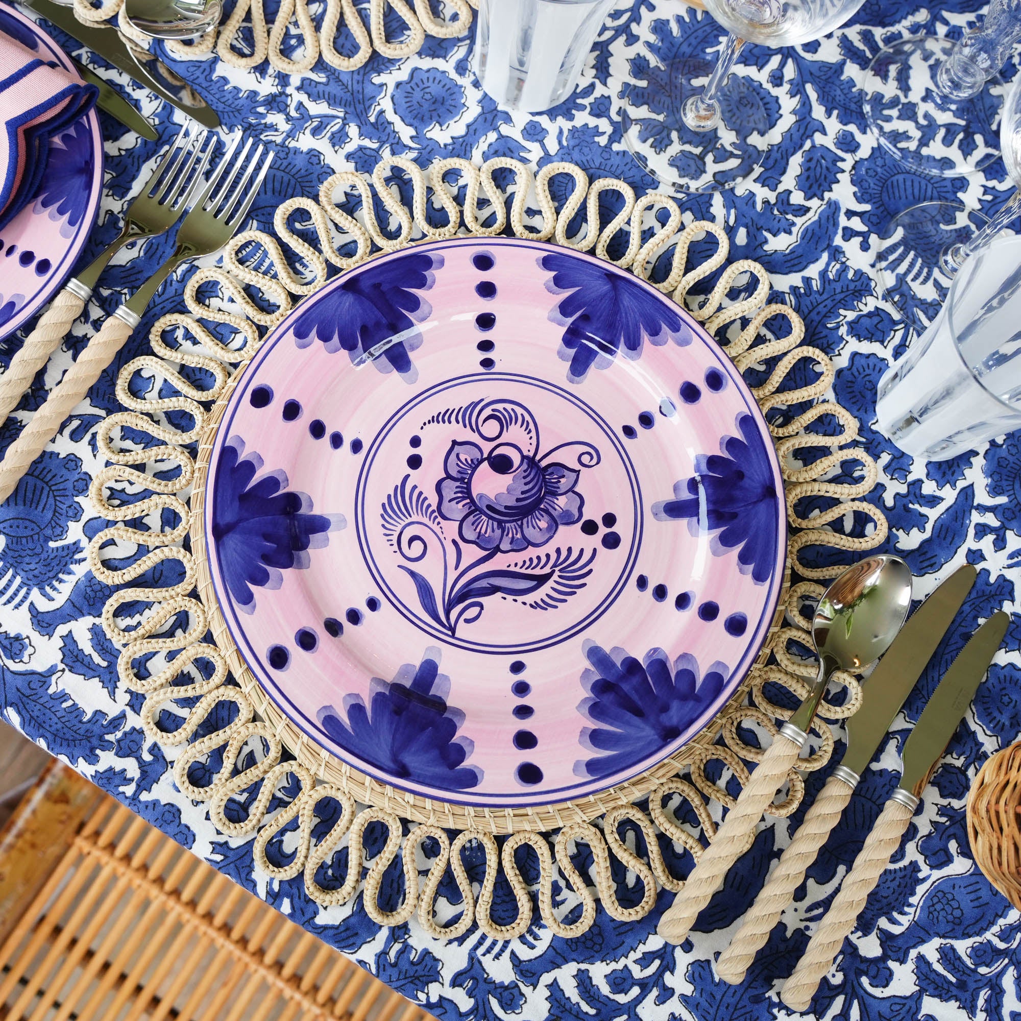 Estella Woven Round Placemats (Set of 4)