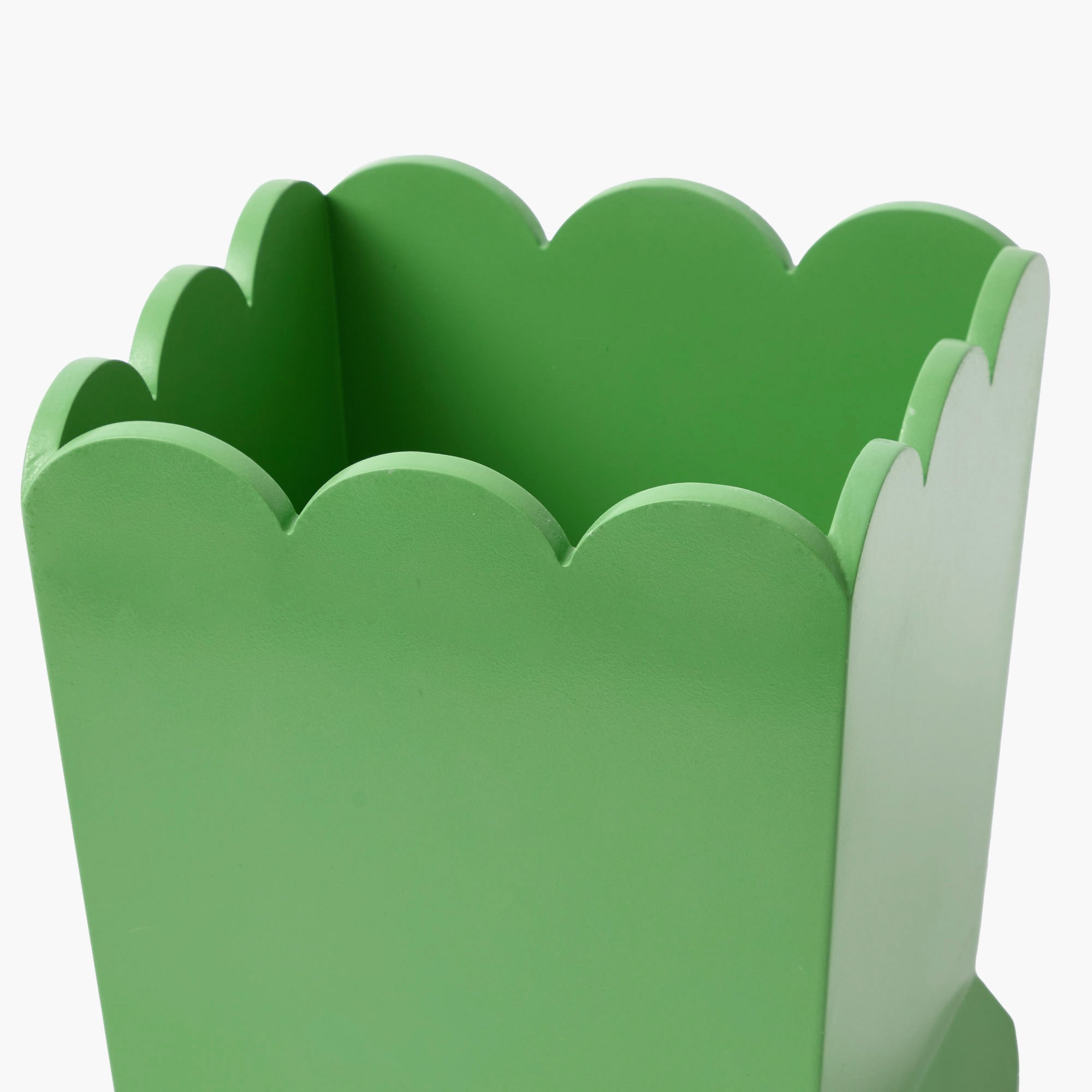 Green Scalloped Lacquer Waste Paper Bin