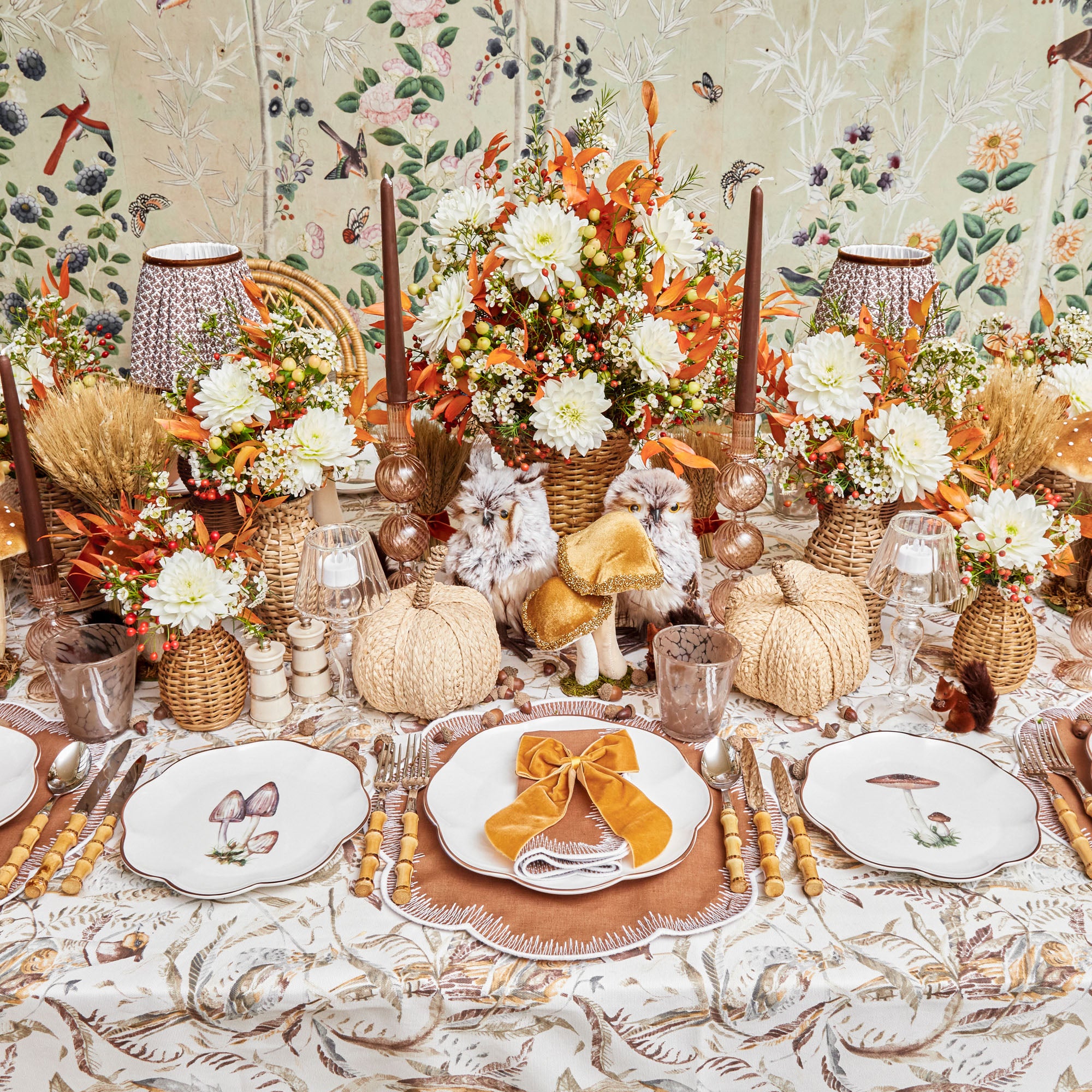 Coordinated set of 16 plates, 8 dinner, and 8 starter, featuring scalloped mushroom designs.