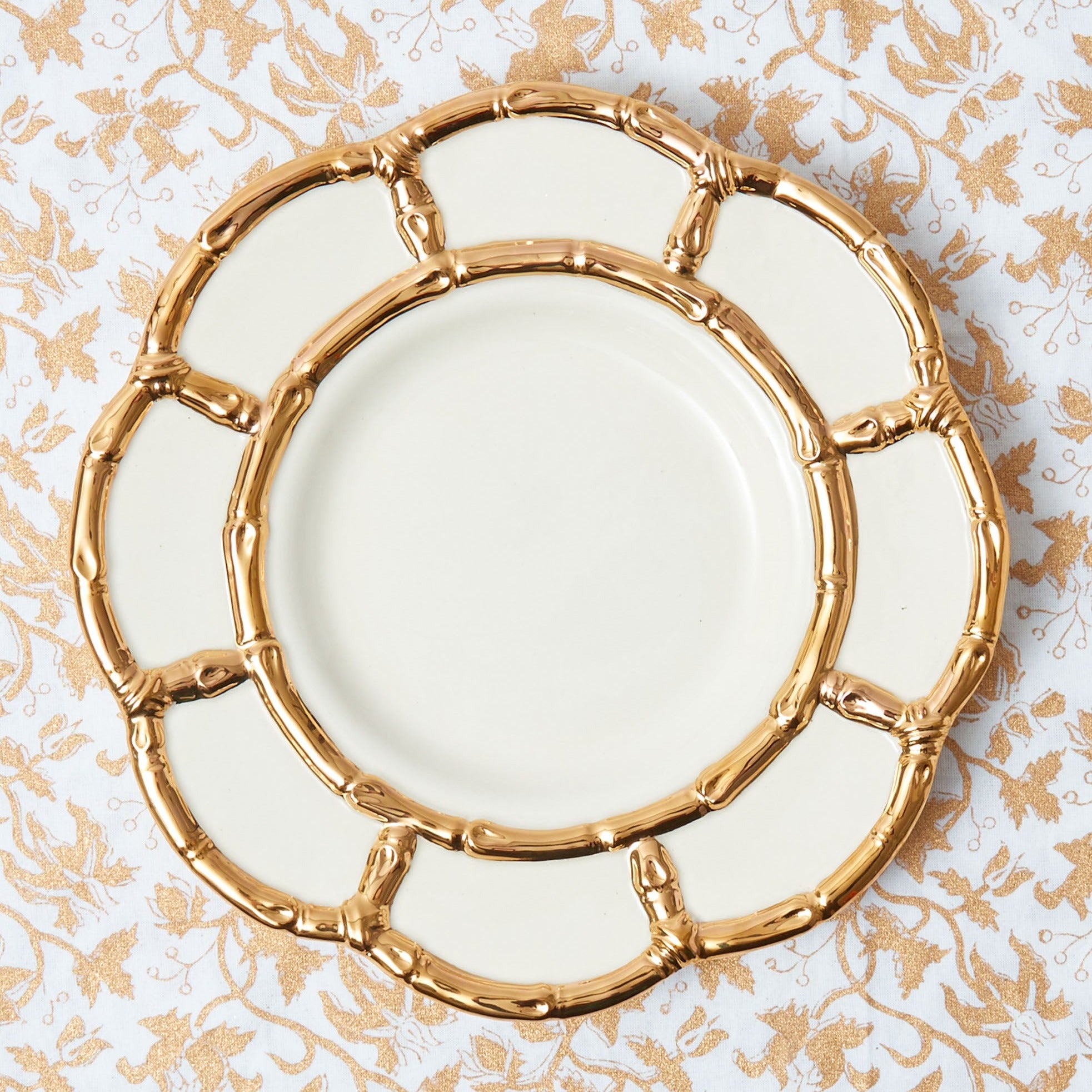 Add a touch of glamour to your dining setting with these Gold Petal Bamboo Dinner Plates.