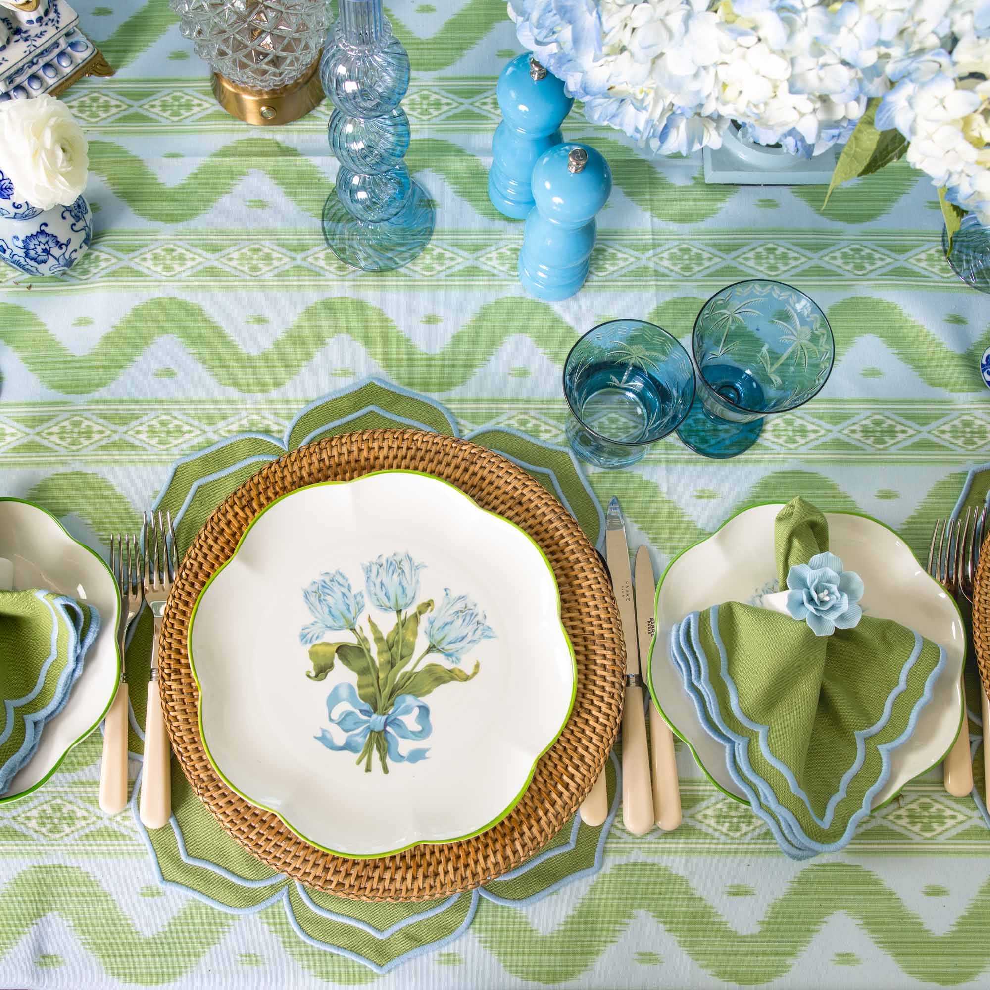 Blue Tulip Dinner Plates (Set of 4)