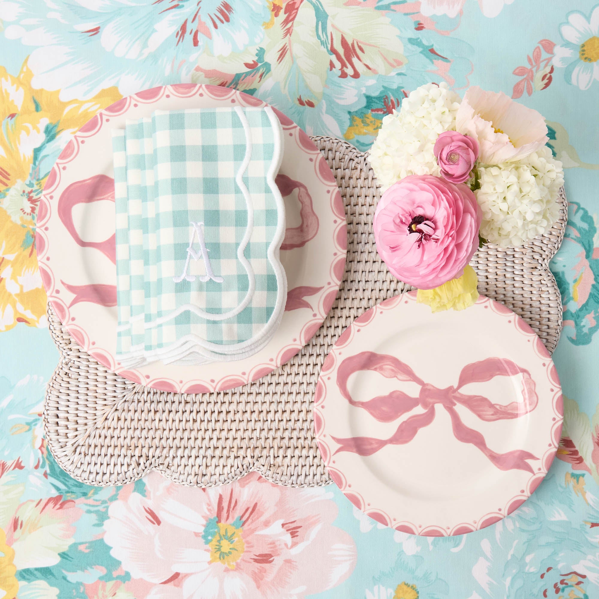 Marilyn Pink Bow Dinner Plate