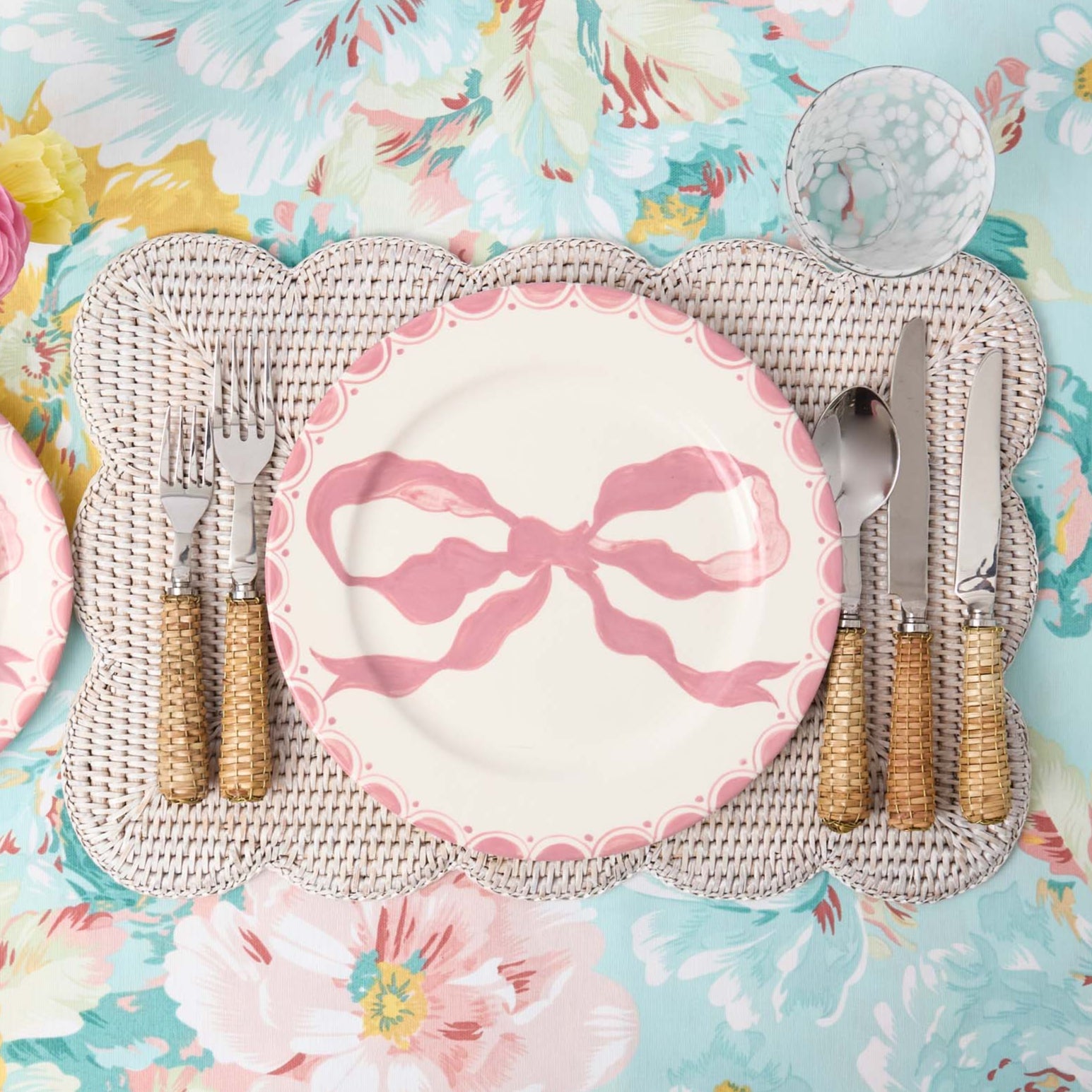 Marilyn Pink Bow Dinner Plate