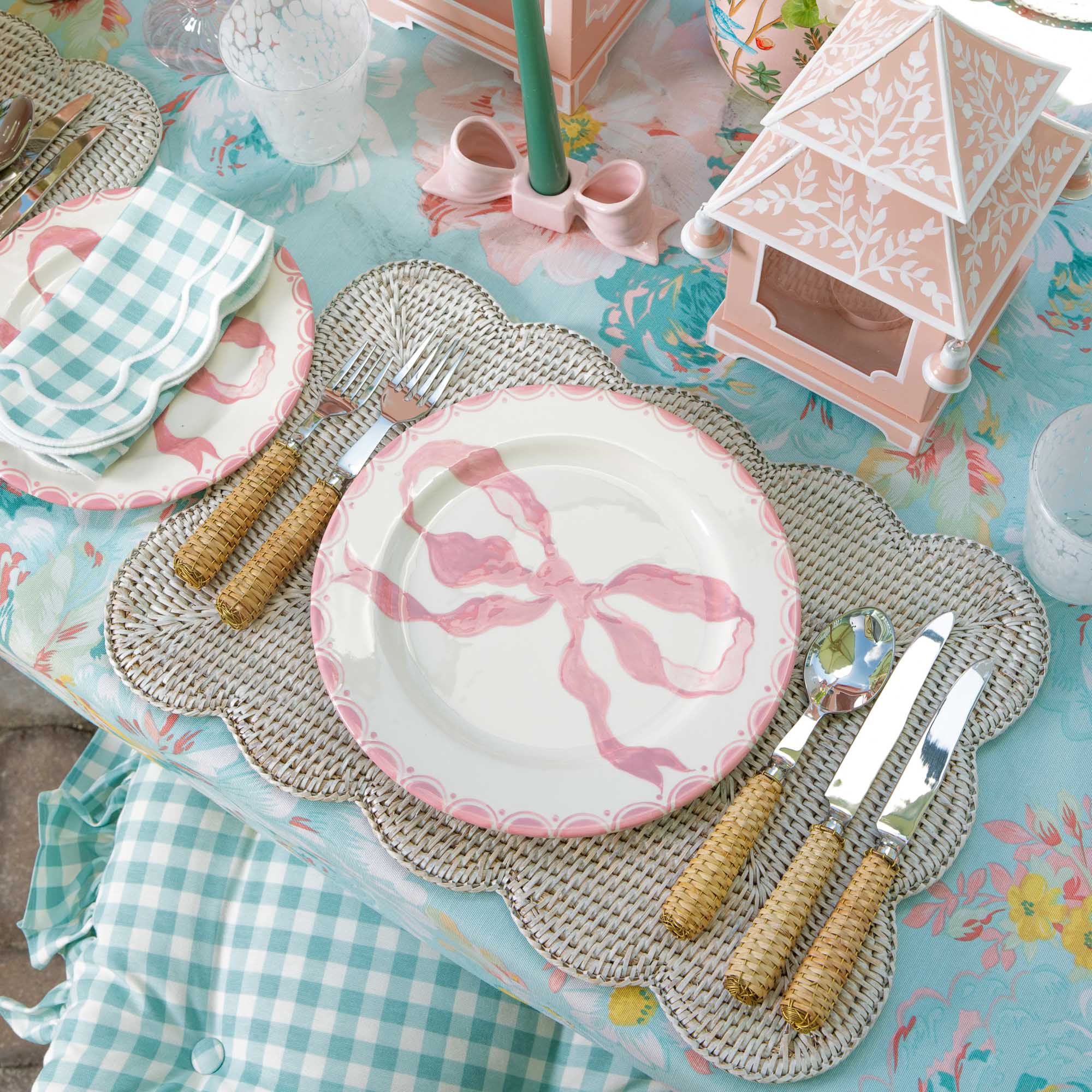 Marilyn Pink Bow Dinner Plate