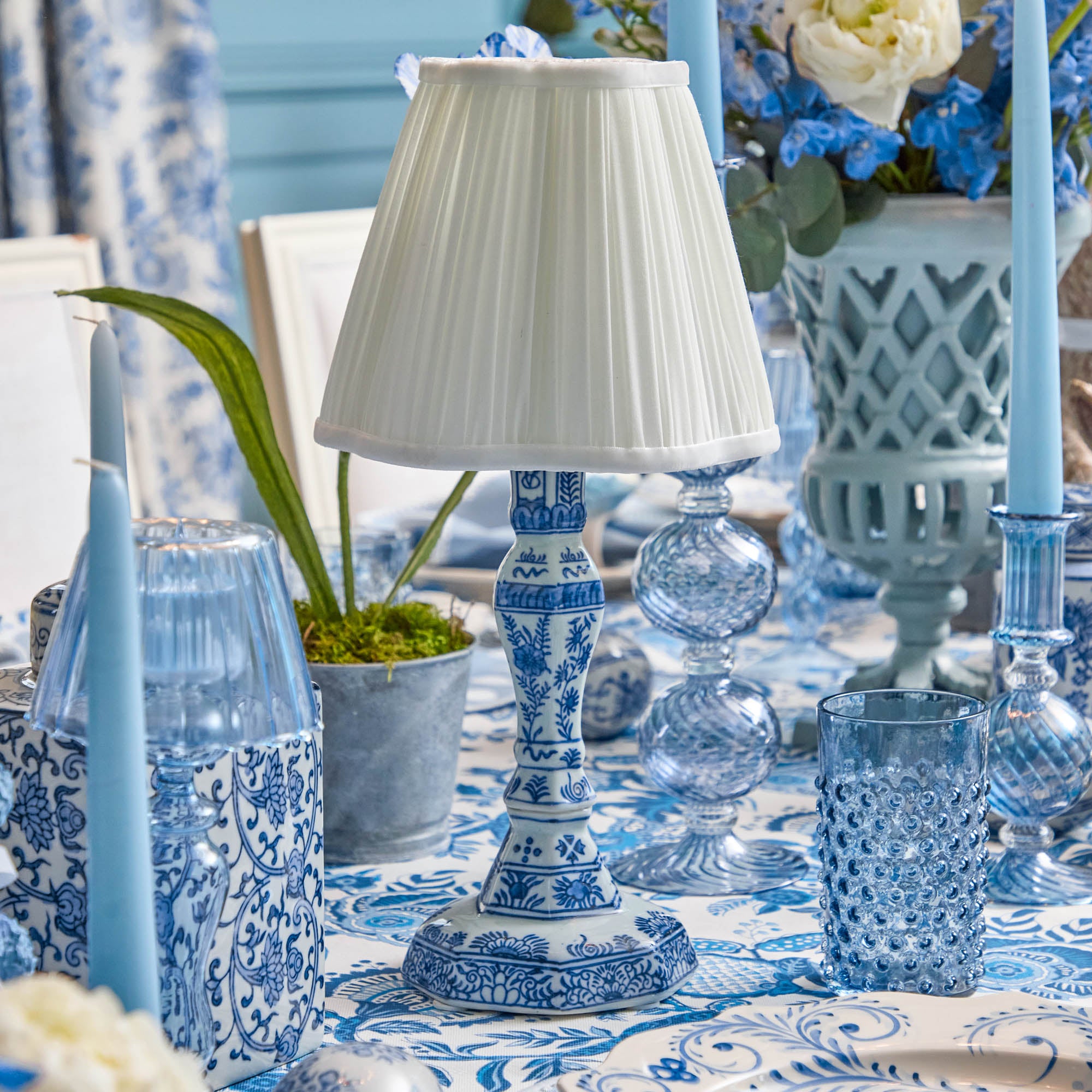 Serena Chinoiserie Rechargeable Lamp with Cream Shade (18cm)