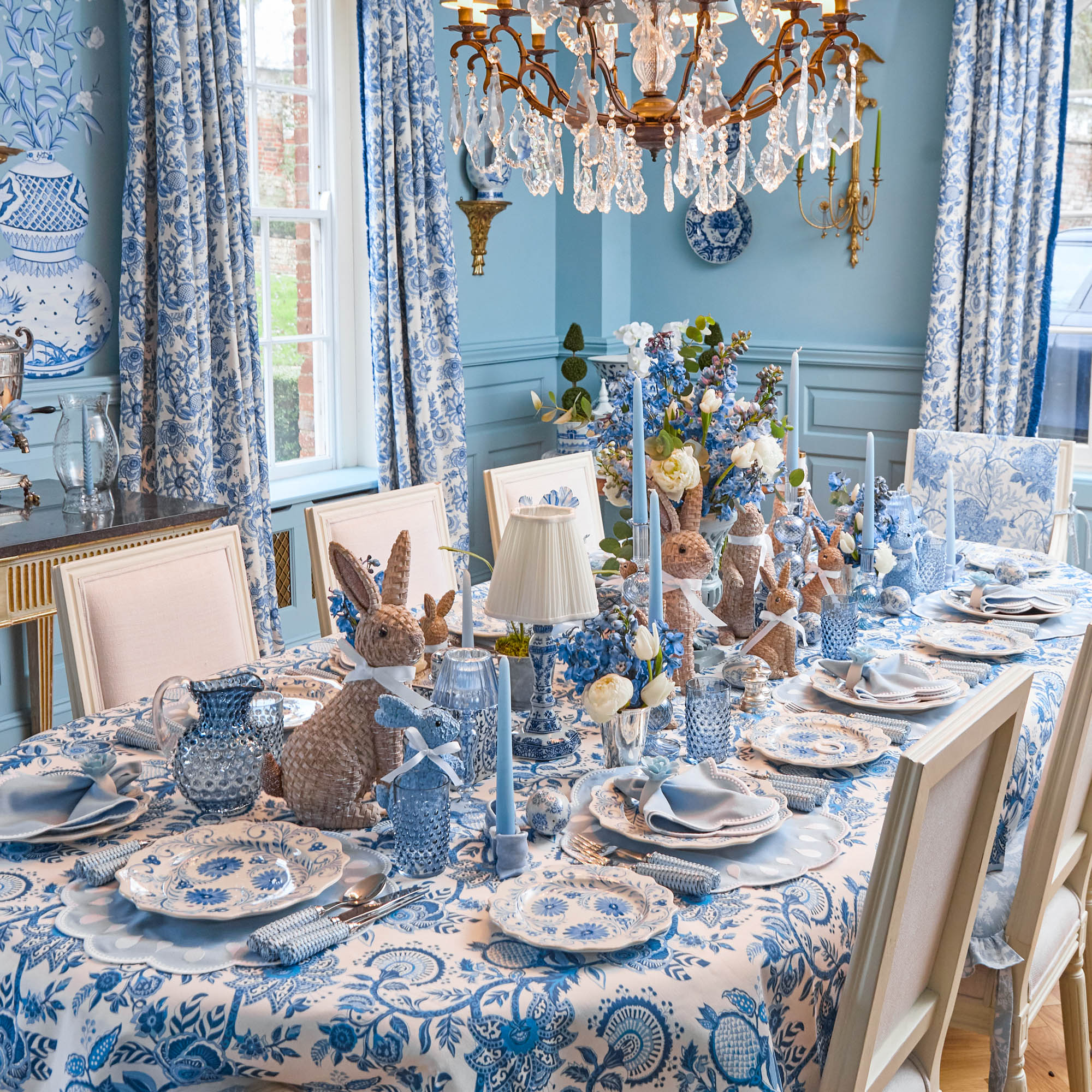 Serena Chinoiserie Rechargeable Lamp with Cream Shade (18cm)