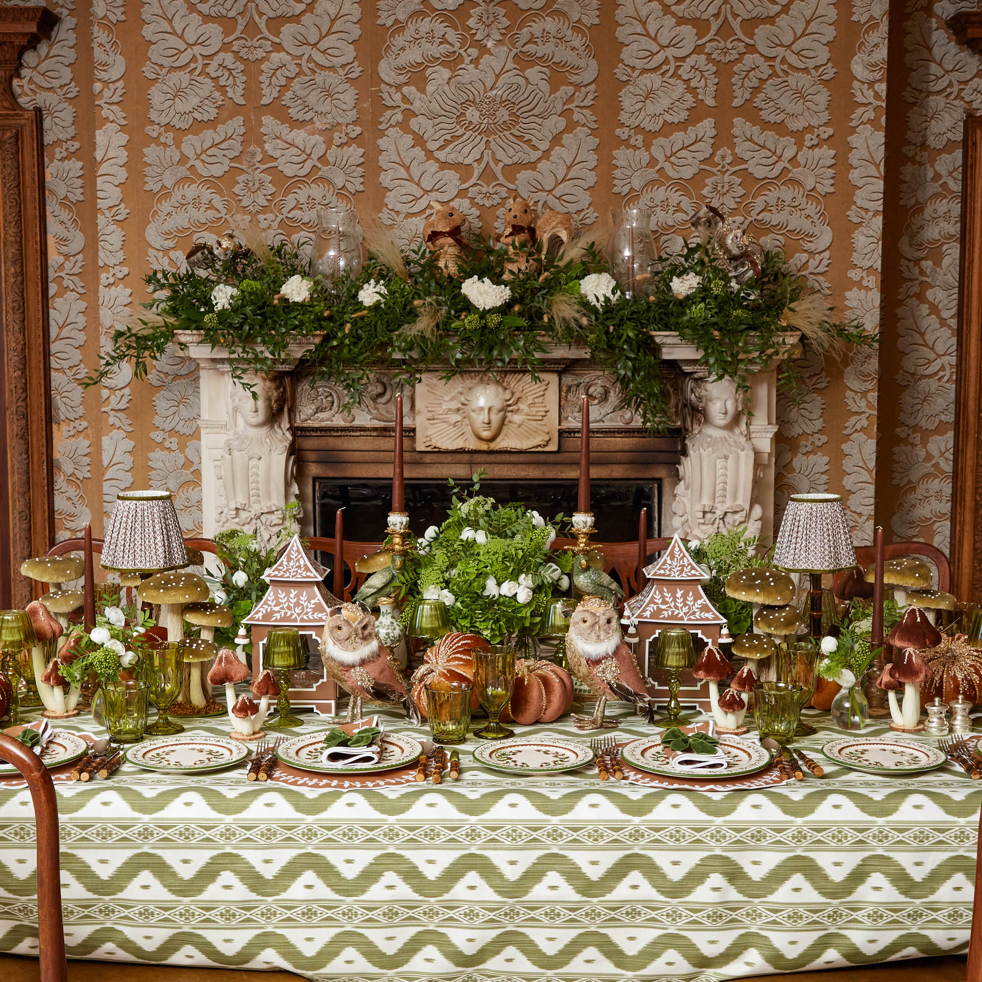 Chocolate Bow Laurel Placemats & Napkins (Set of 4)