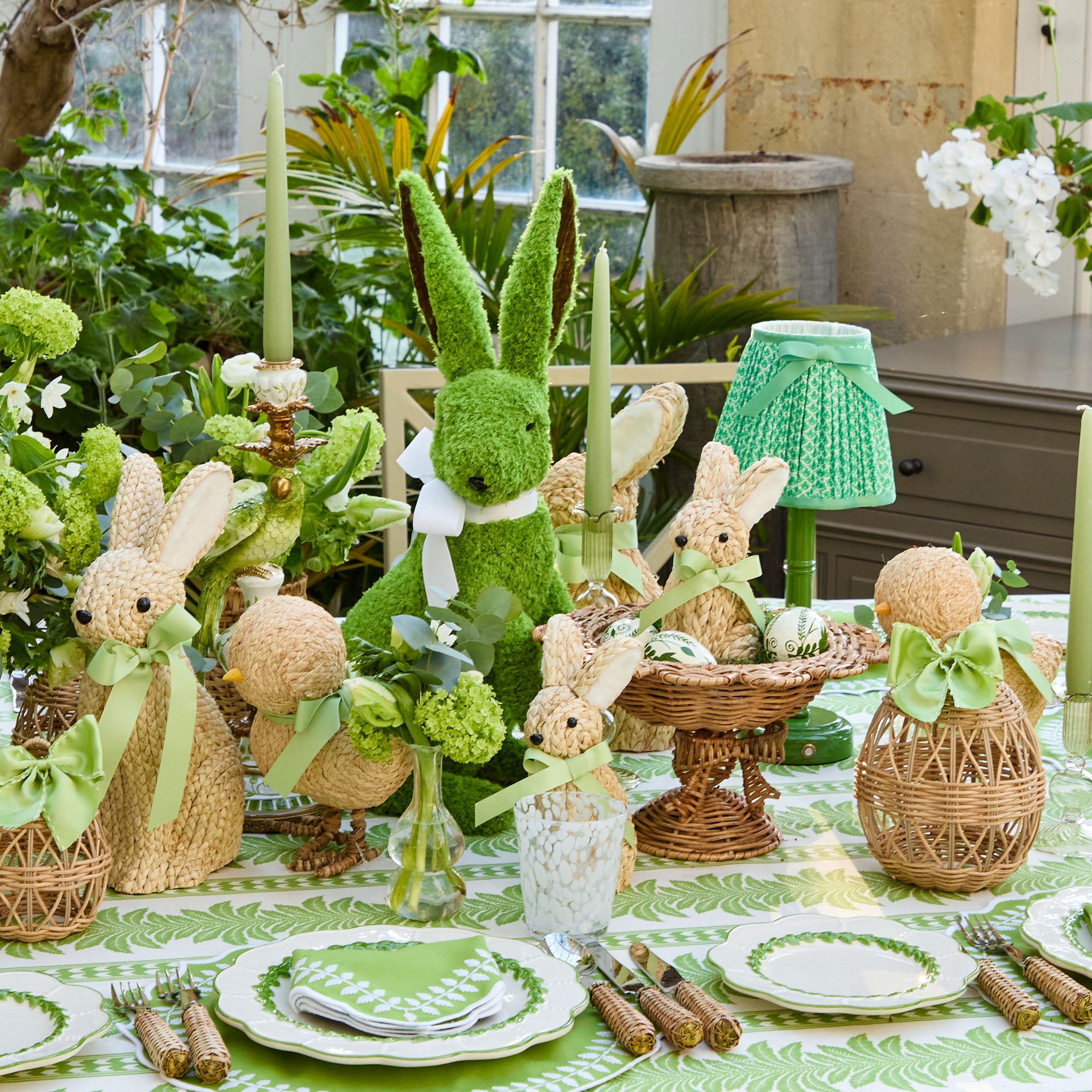 Green Leonora Lacquer Rechargeable Lamp with Green Lotus Bow Shade (18cm)