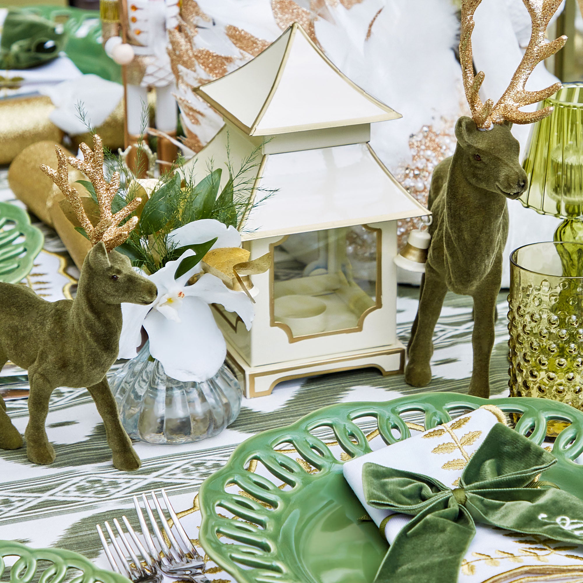 Make each holiday meal a celebration of timeless charm with the White With Gold Mini Pagoda Lanterns, a perfect pair to create a cozy and inviting Christmas atmosphere.