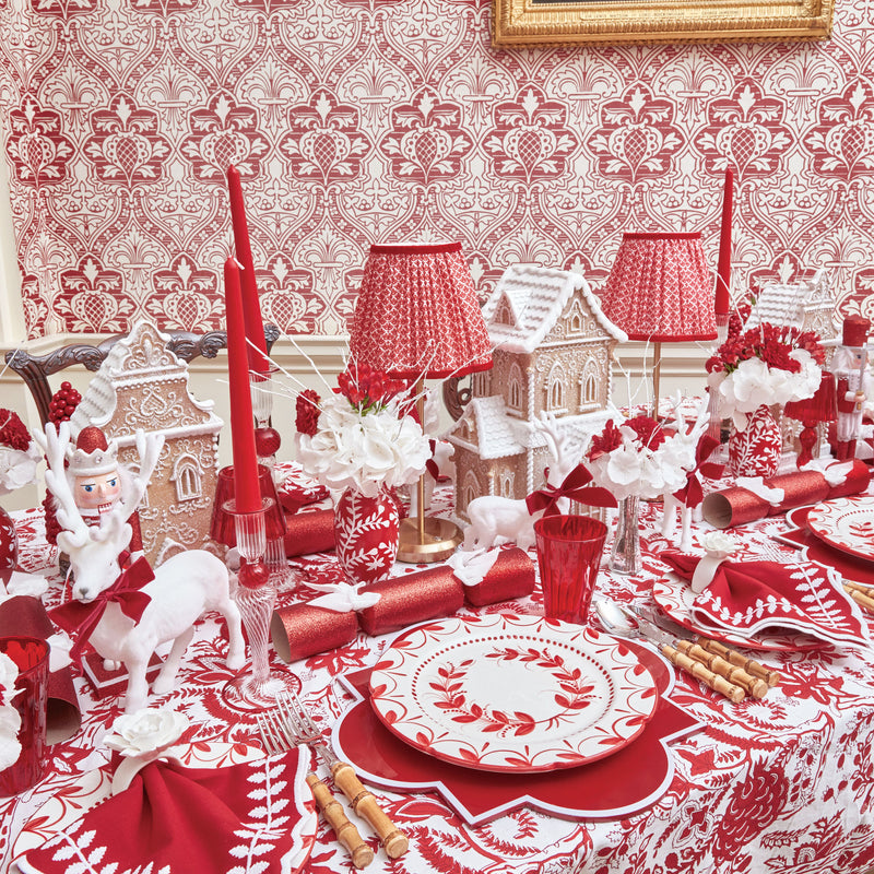 Turn your meals into a visual delight with the striking Red Lacquer Placemats in this set.