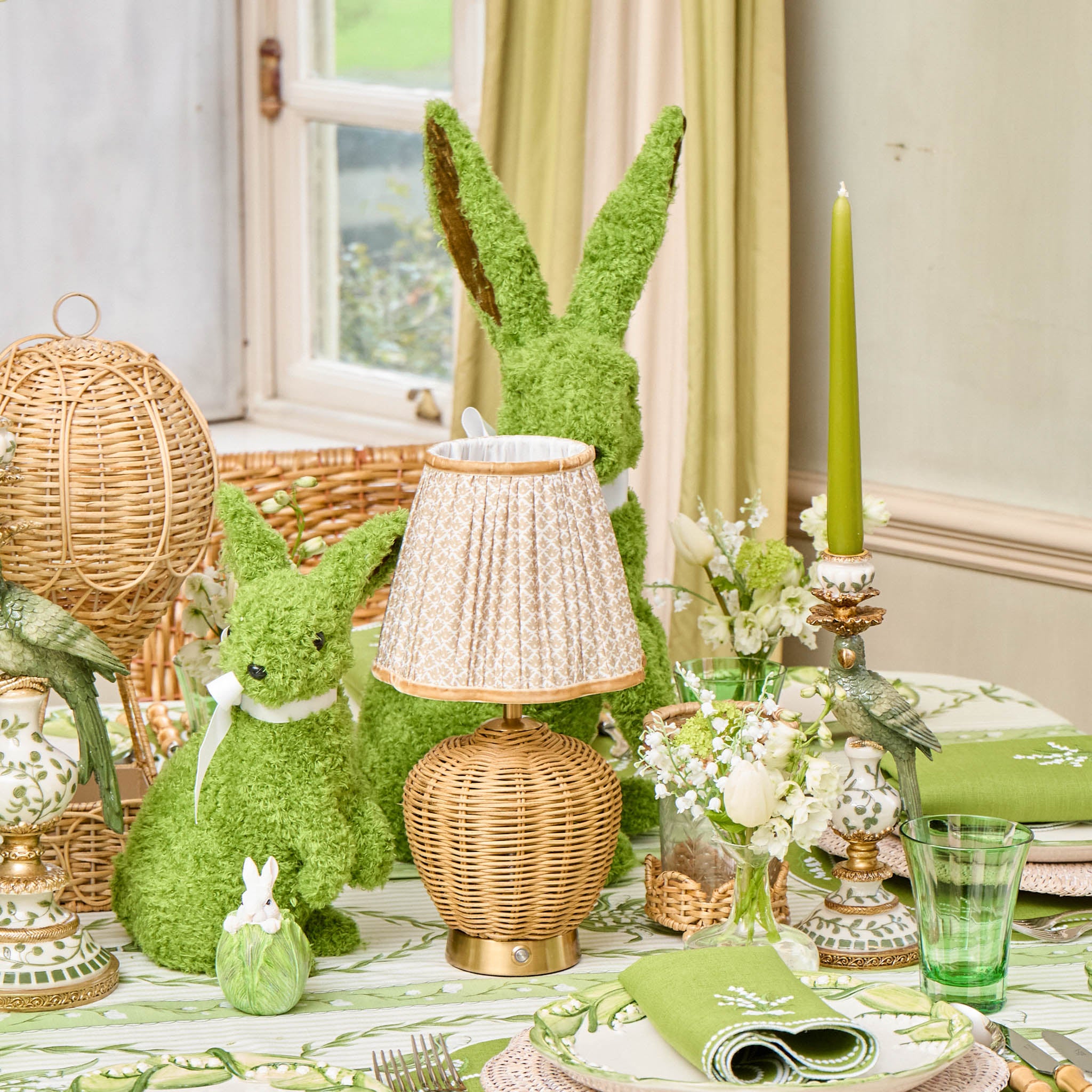 Rattan Ursula Rechargeable Lamp