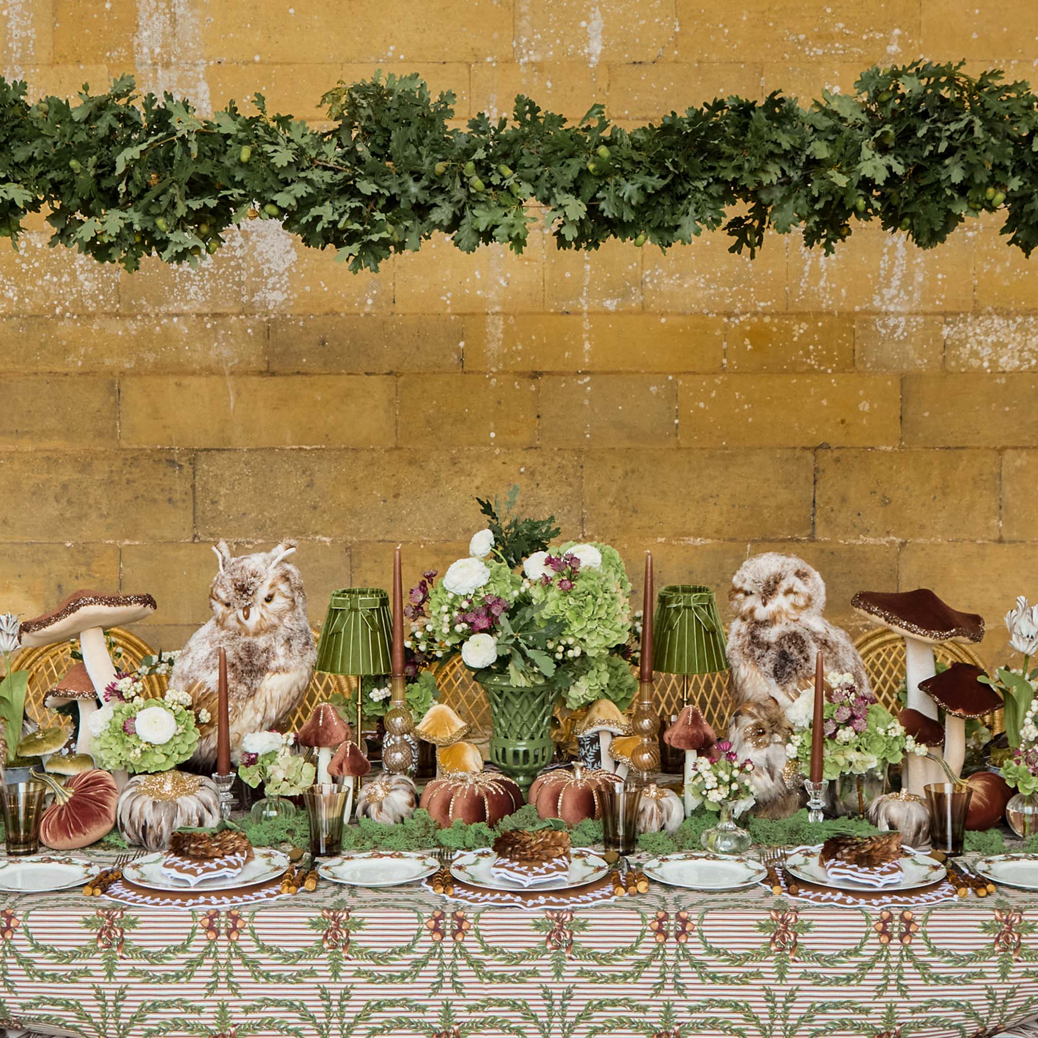 Chocolate Bow Laurel Placemats & Napkins (Set of 4)