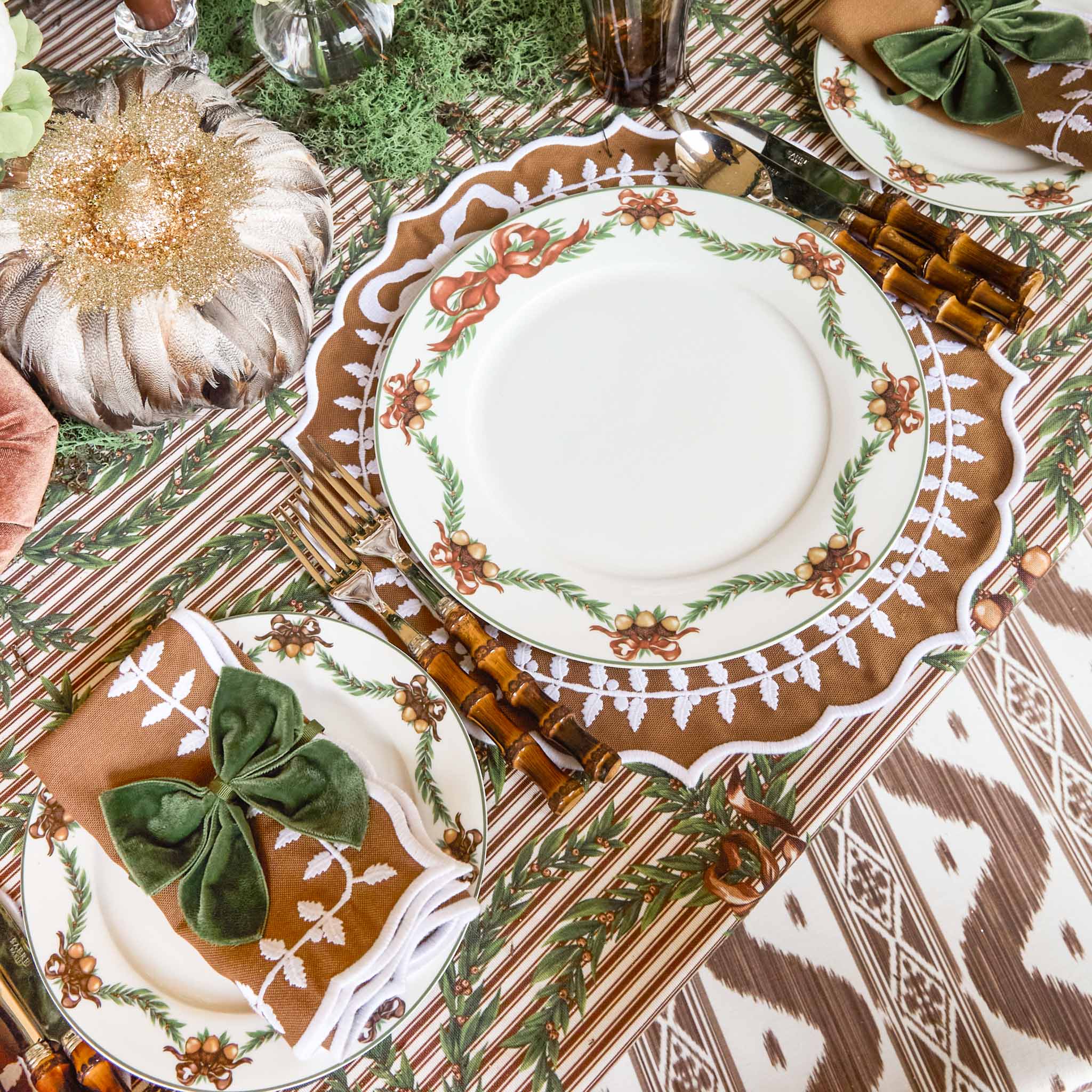 Chocolate Bow Laurel Placemats & Napkins (Set of 4)
