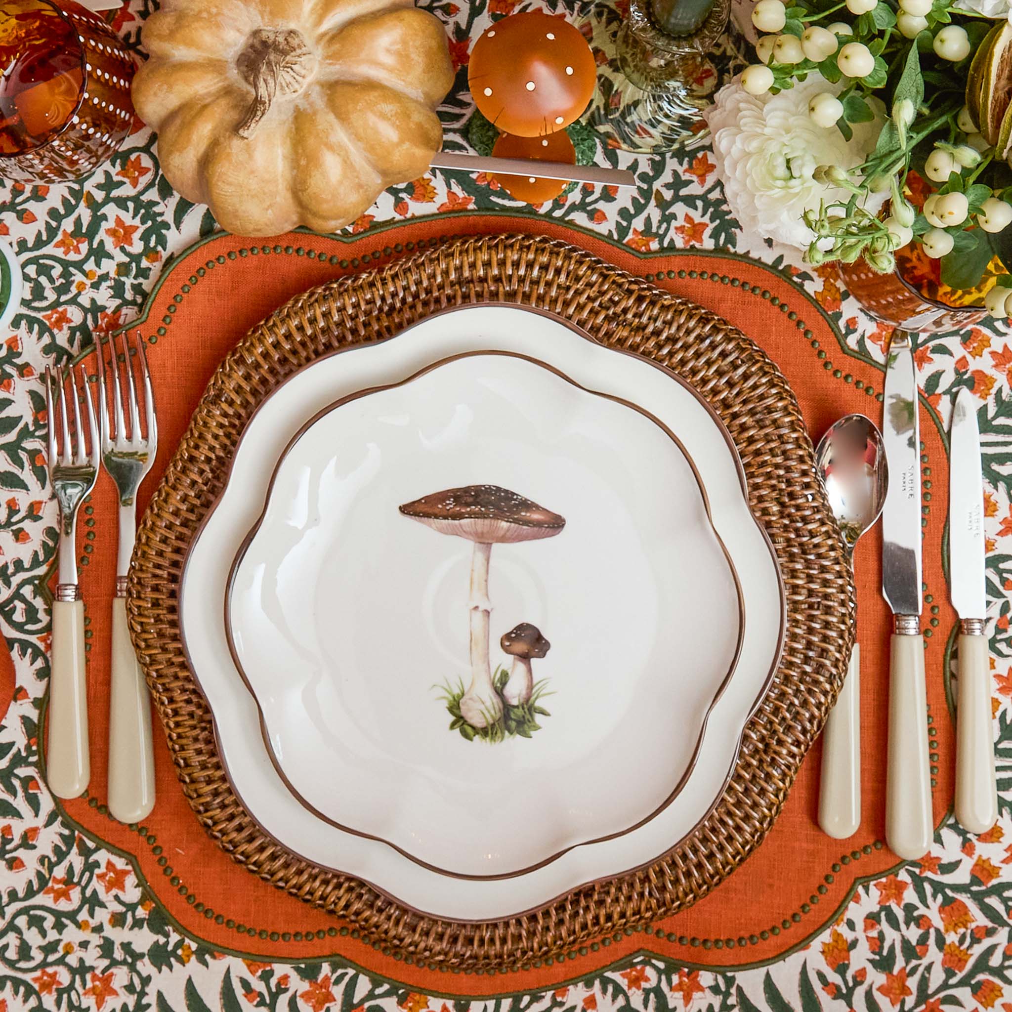 Scalloped Mushroom Starter Plate (Brown)
