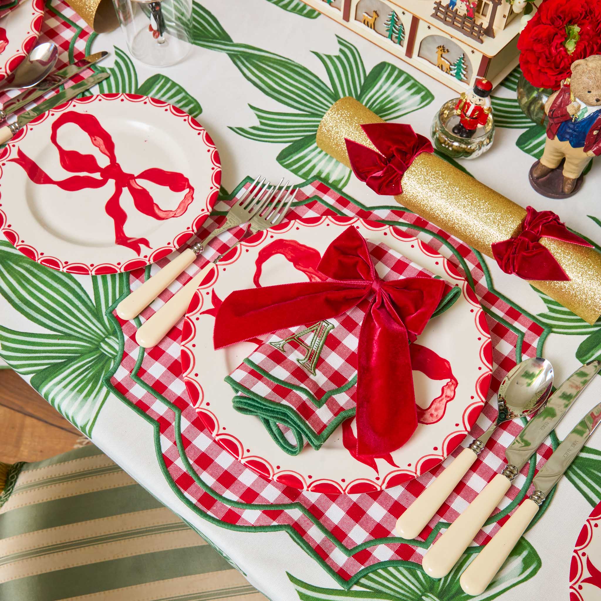 Marilyn Red Bow Dinner Plate