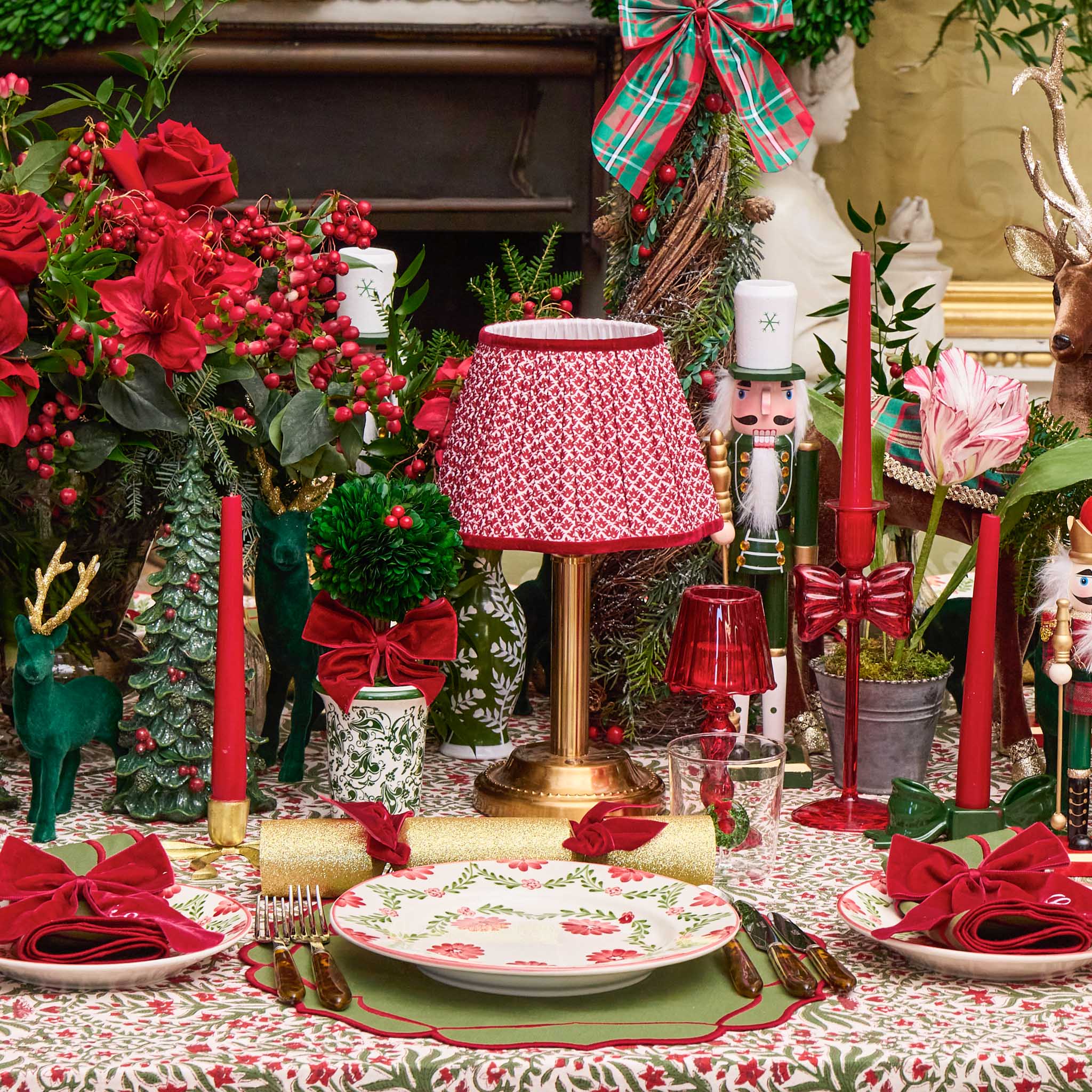 Red Lotus Lampshade (22cm)