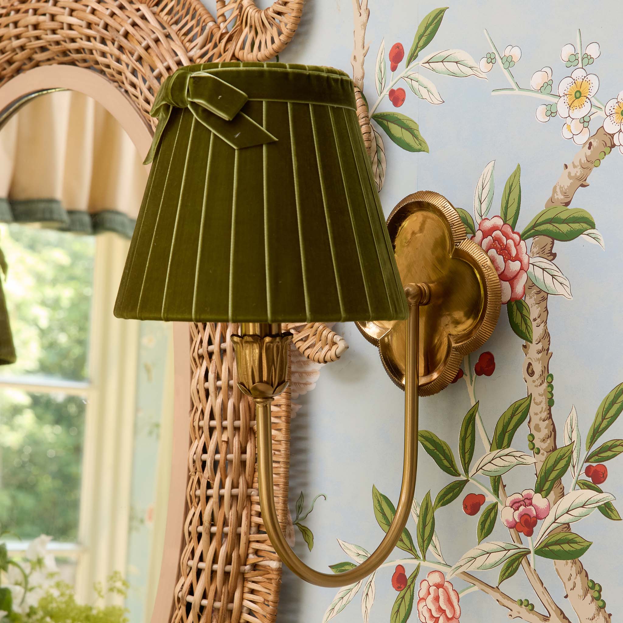 Quatrefoil Rechargeable Wall Light