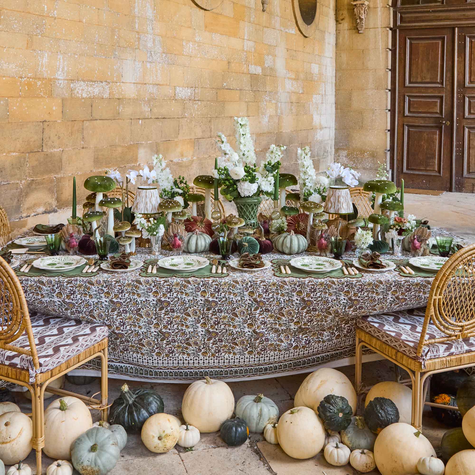 Rattan Ursula Rechargeable Lamp