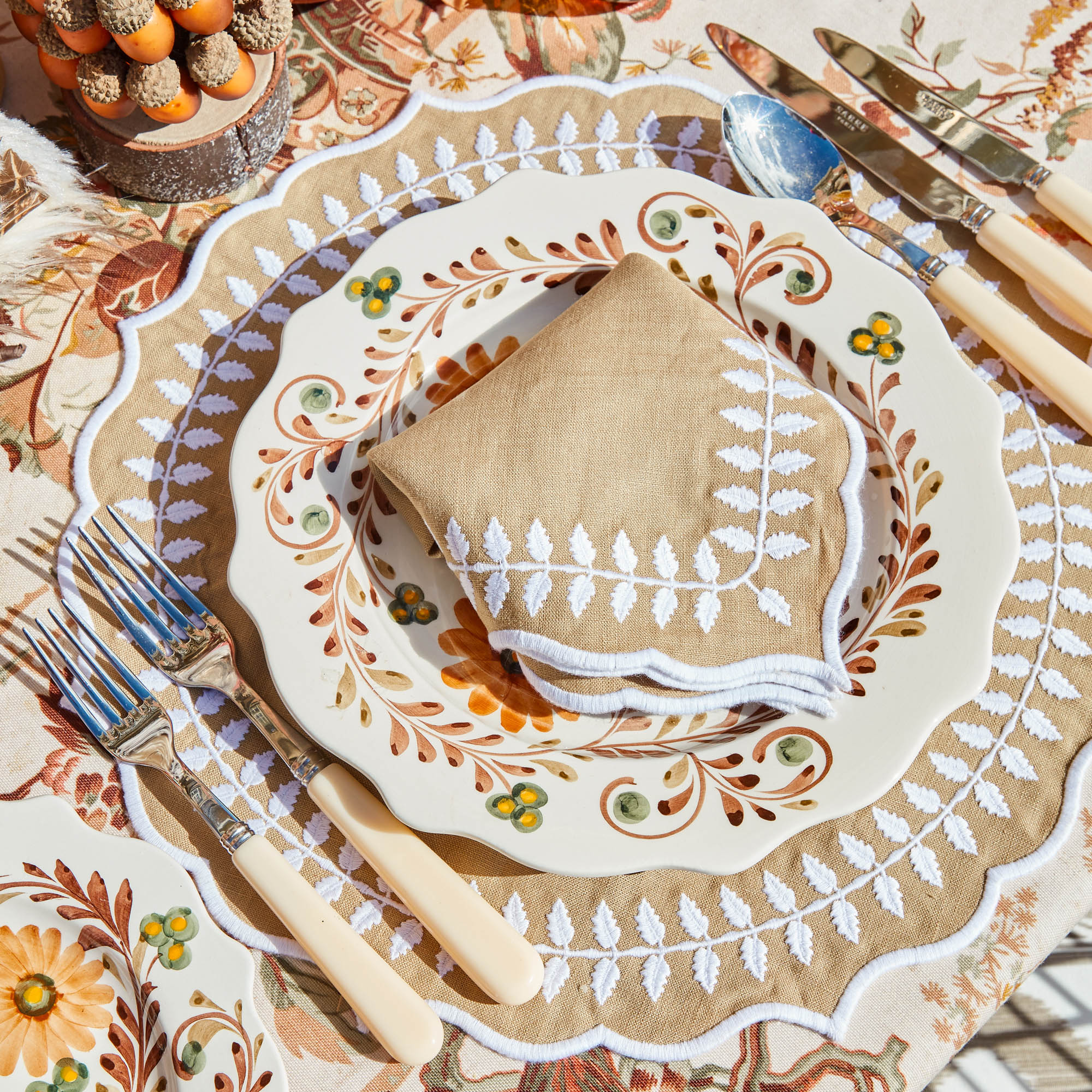 Natural Laurel Placemats & Napkins Set (Set of 4)