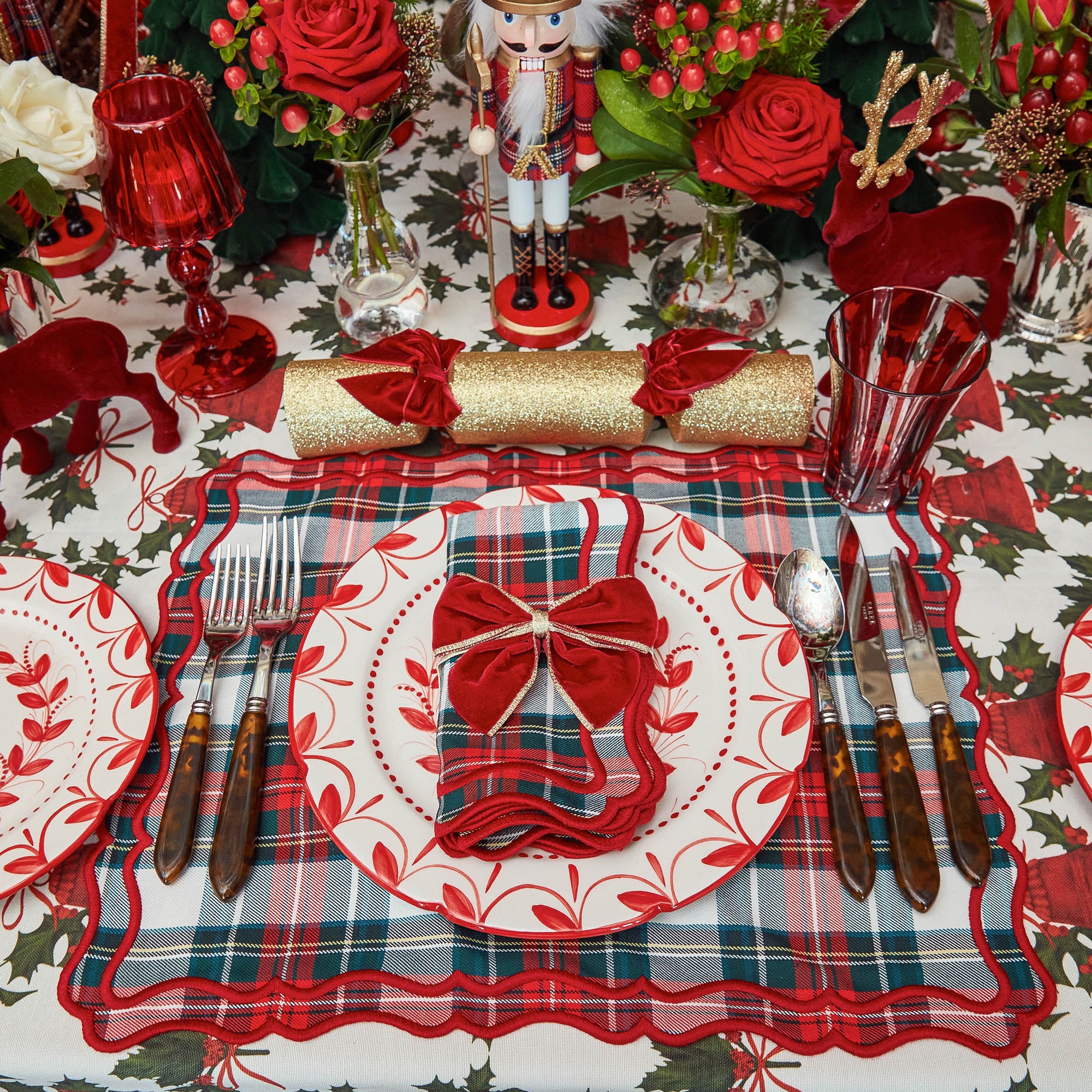 Elizabeth Red Garland Starter Plates (Set of 4)