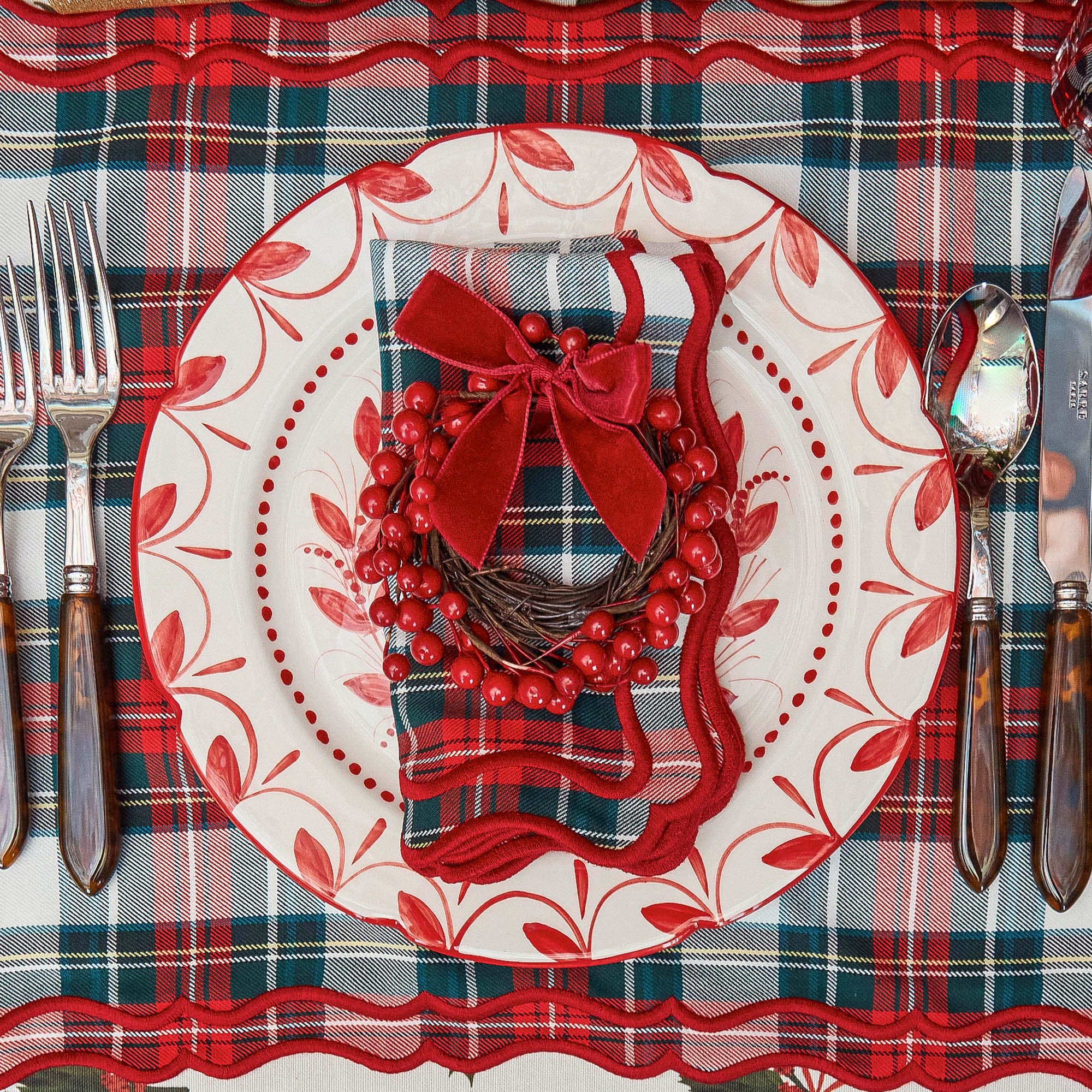 Elizabeth Red Garland Starter Plates (Set of 4)