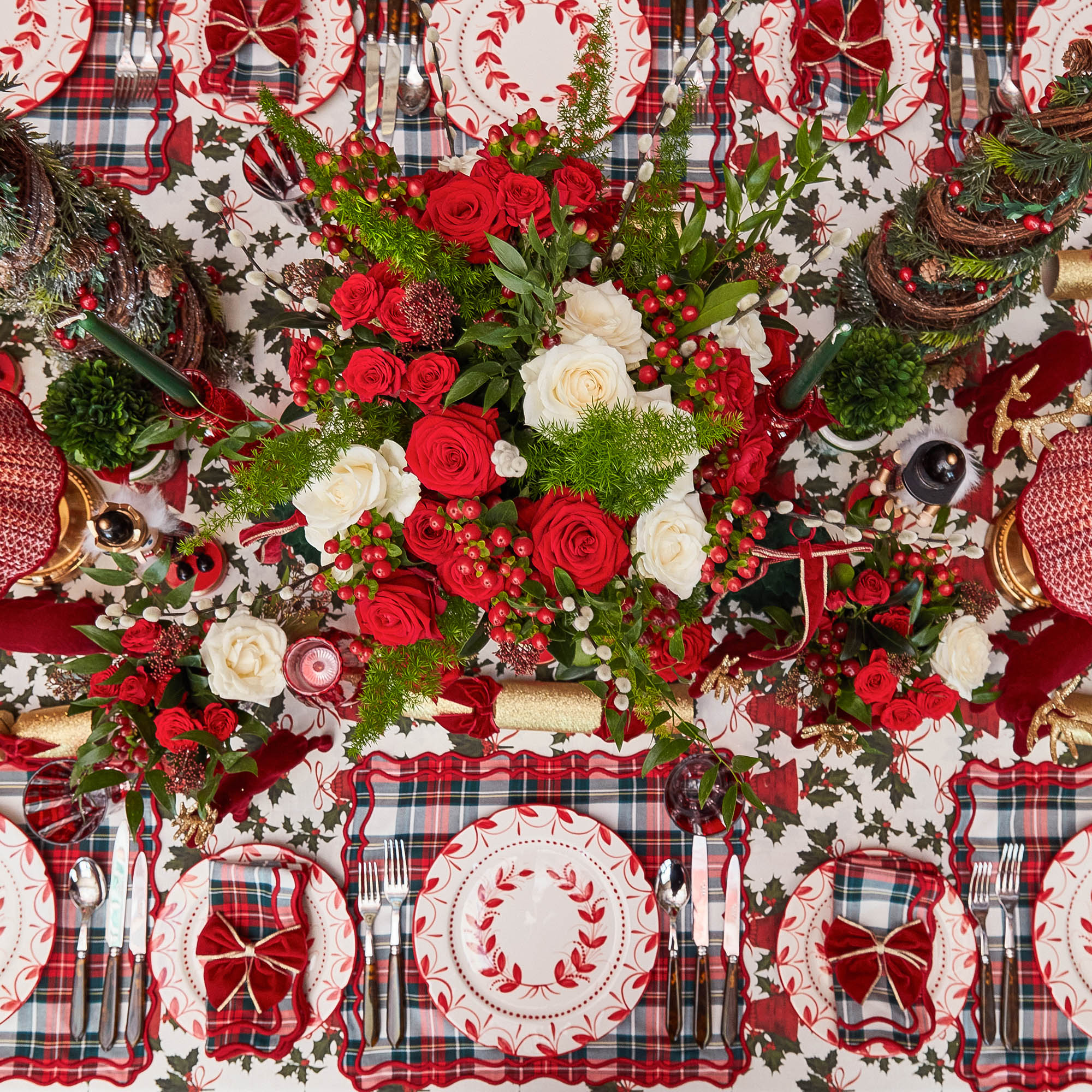 Elizabeth Red Garland Starter Plates (Set of 4)