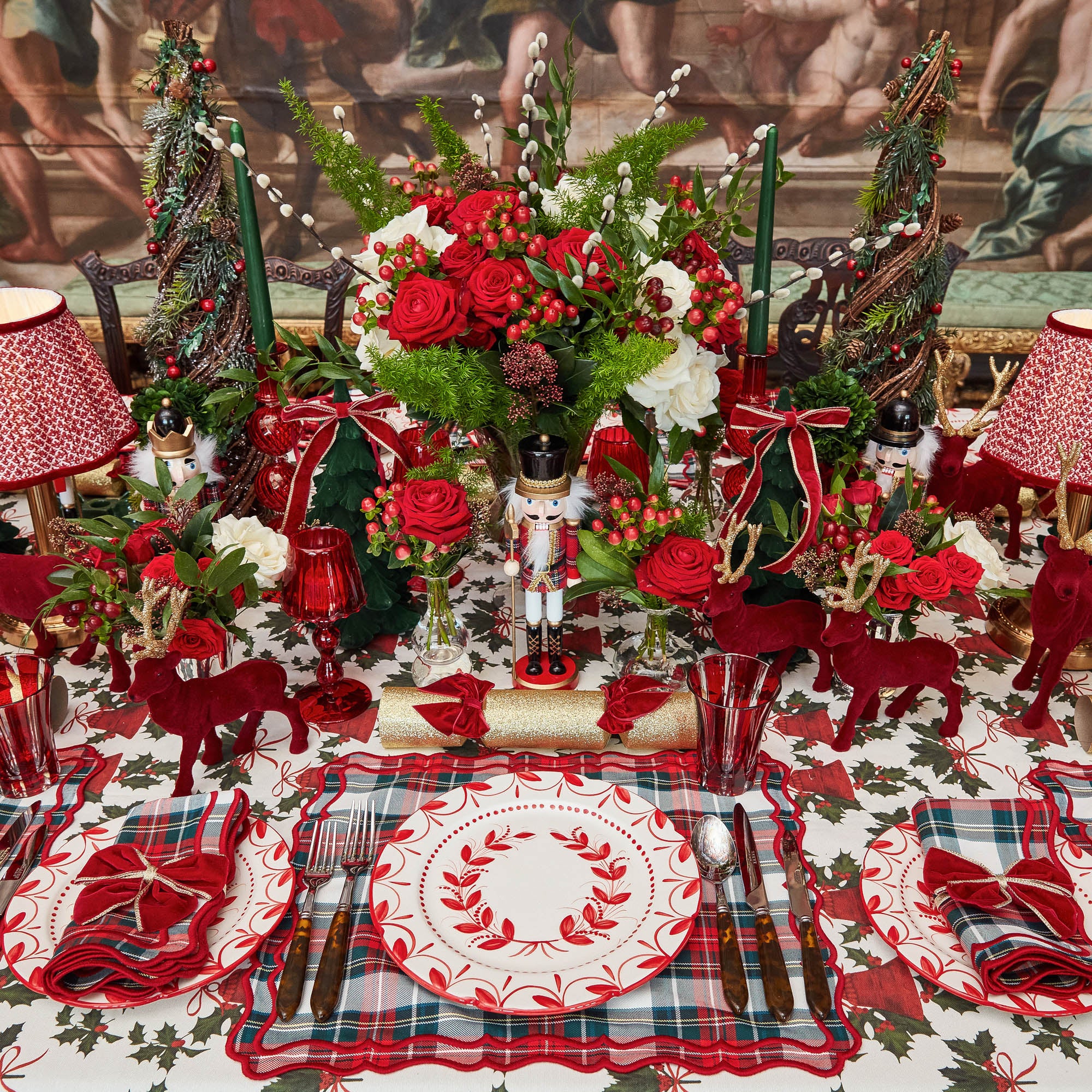 Elizabeth Red Garland Starter Plates (Set of 4)