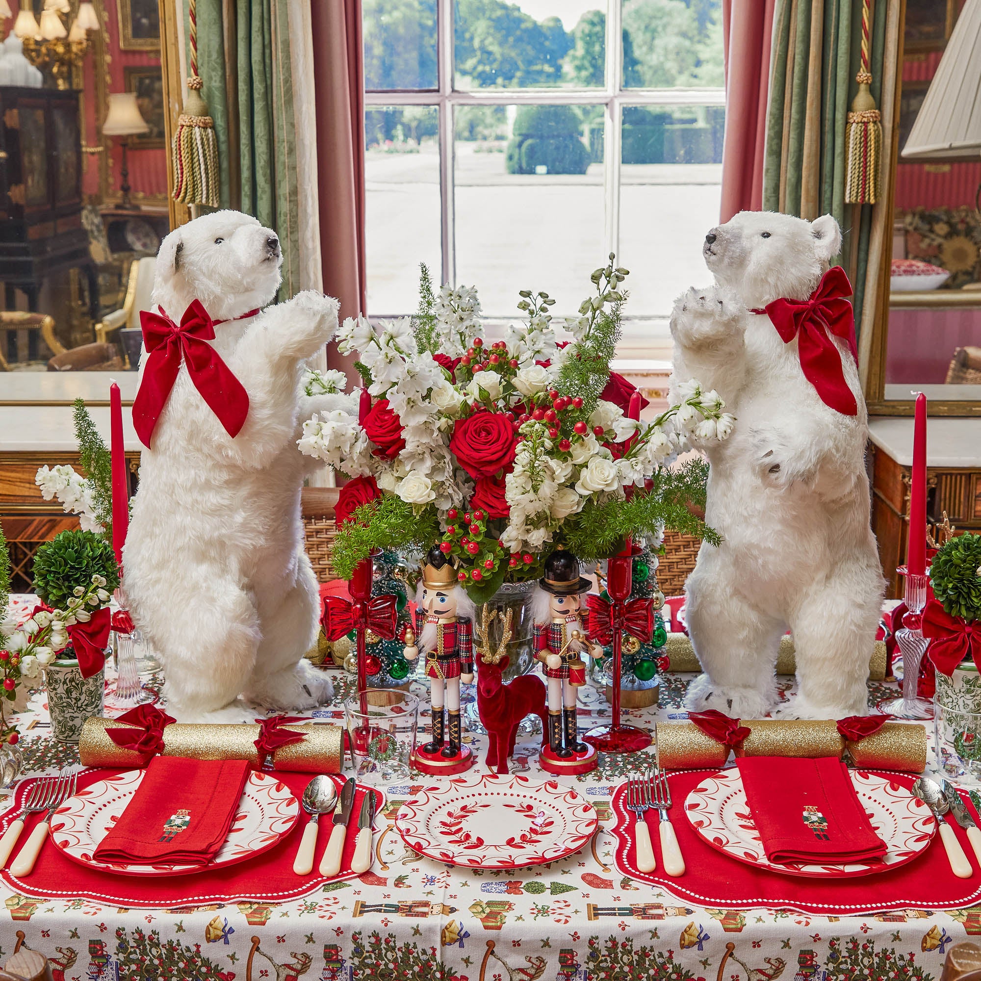 Elizabeth Red Garland Starter Plates (Set of 4)