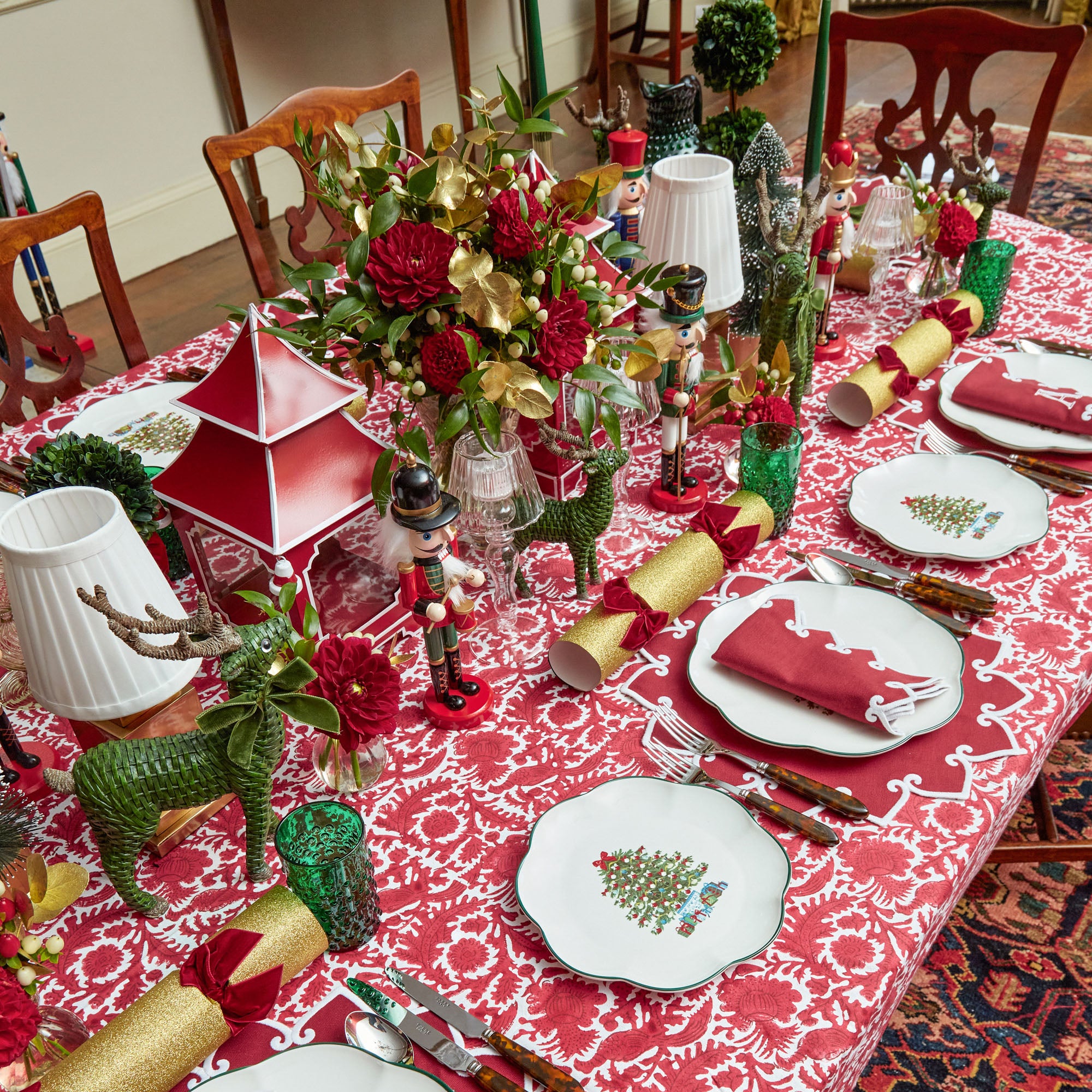 Make every Christmas gathering special with the Set of 6 Emerald Green Hobnail Glasses - a delightful addition to your holiday table.