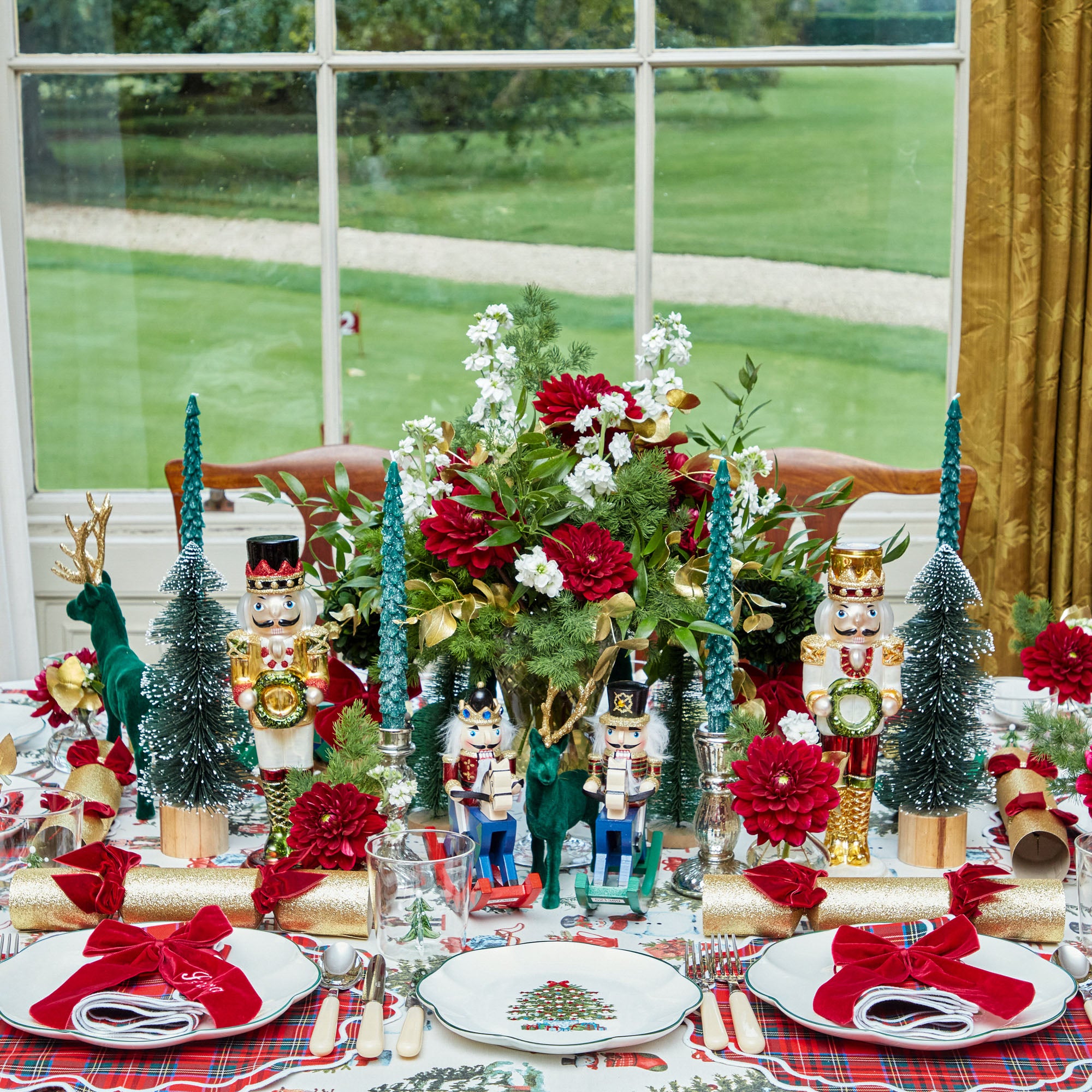 Crafted with attention to detail, these plates bring the joy of Christmas to your dining room.